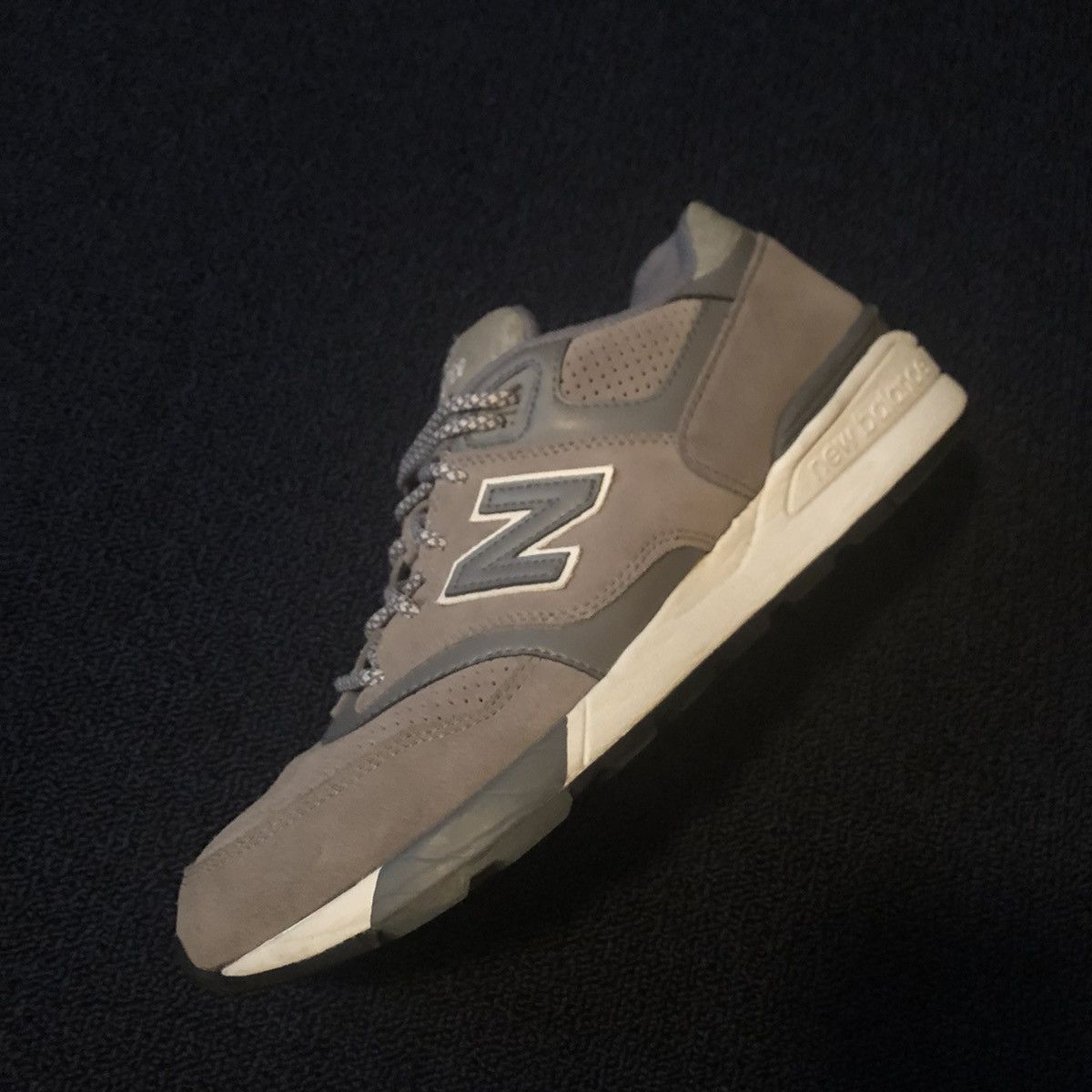 New Balance New Balance 597 Modern Classics Grey 3M Trainer Shoes Size US 8.5 / EU 41-42 - 11 Thumbnail