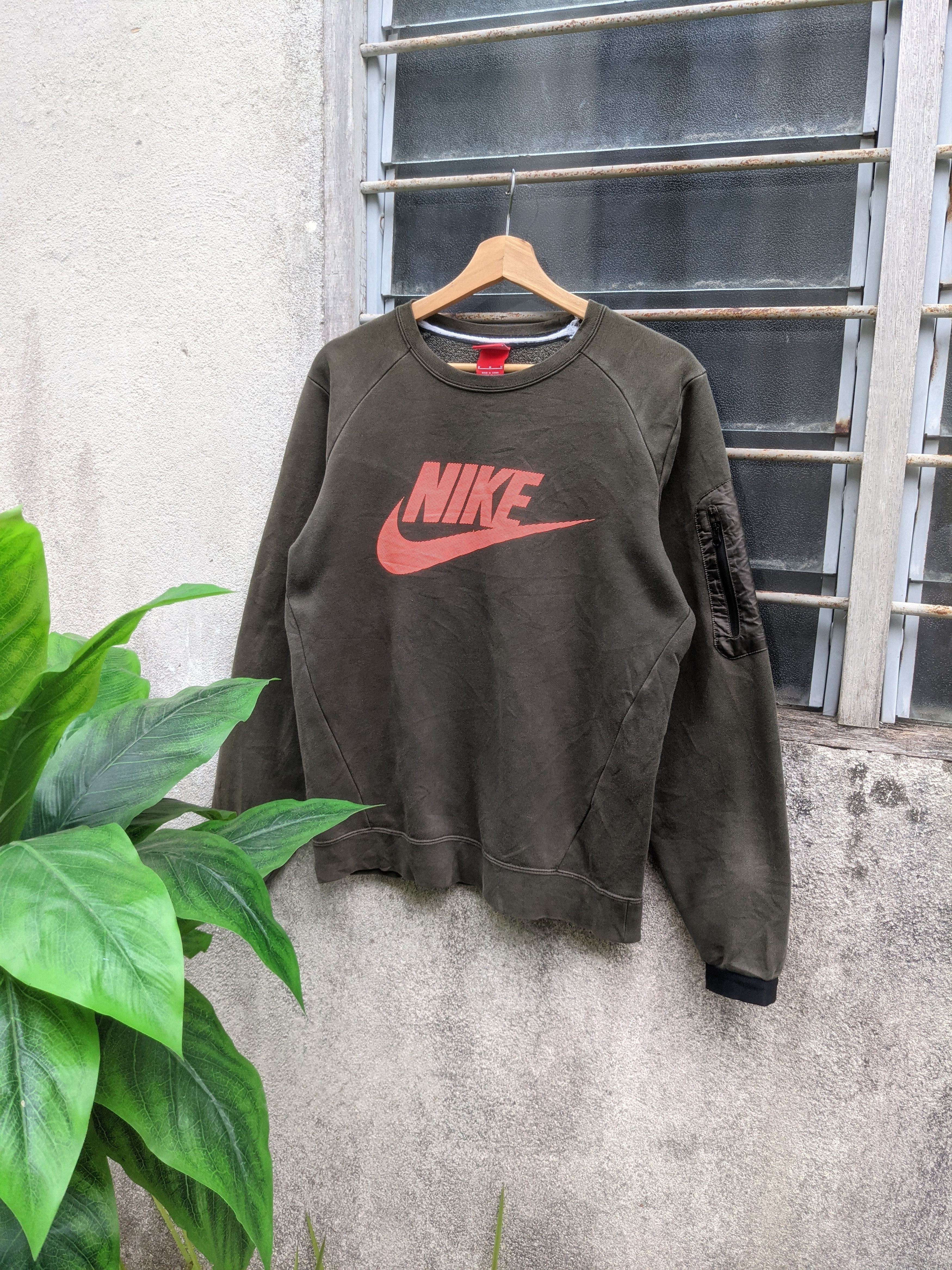 Nike Vintage Y2K Nike Swoosh Spellout Olive Green Size US M / EU 48-50 / 2 - 1 Thumbnail