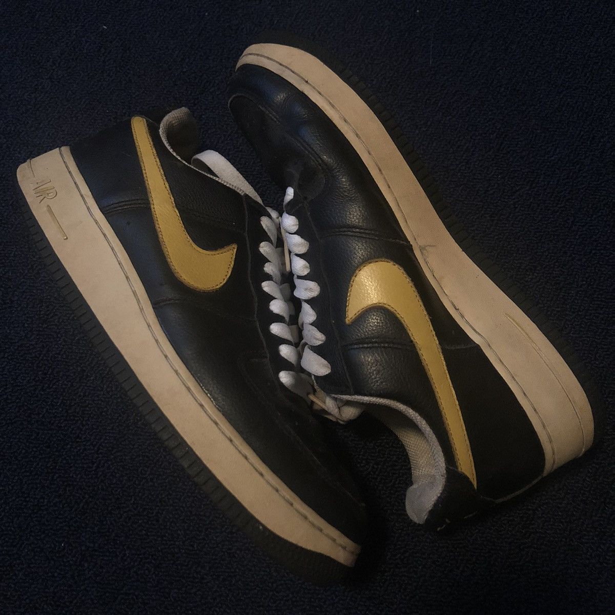 Nike × Vintage Vintage Nike Air Force 1 Black | University Gold Shoes 2004 Size US 9.5 / EU 42-43 - 1 Thumbnail