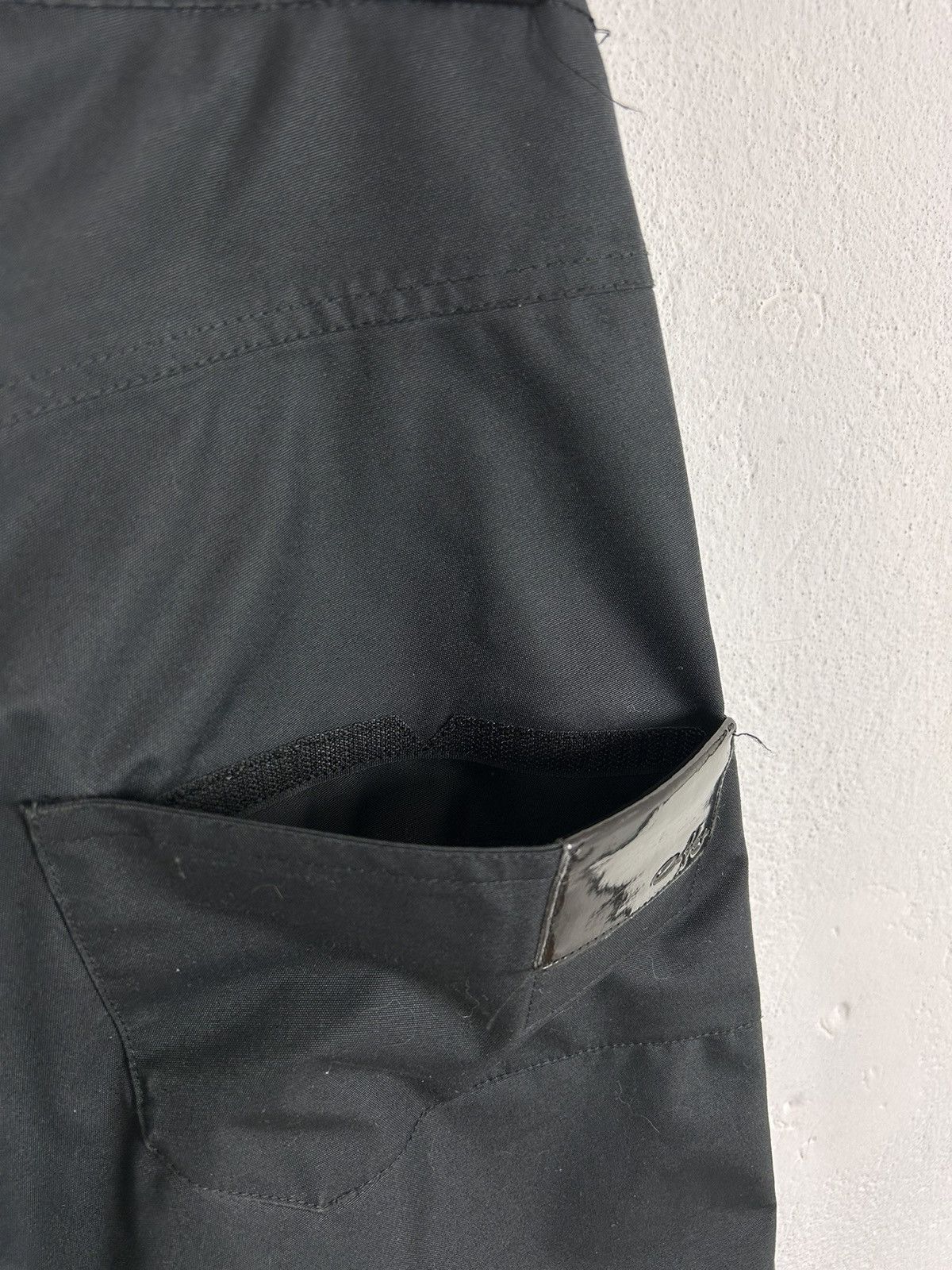 Oakley Vintage Oakley 2010 Sportswear Ski Pants In Black Size US 32 / EU 48 - 15 Thumbnail