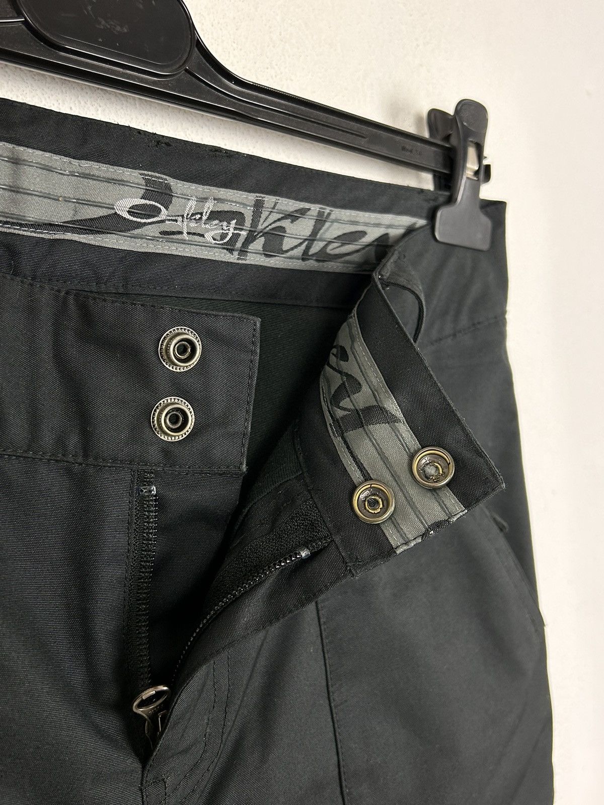 Oakley Vintage Oakley 2010 Sportswear Ski Pants In Black Size US 32 / EU 48 - 7 Thumbnail