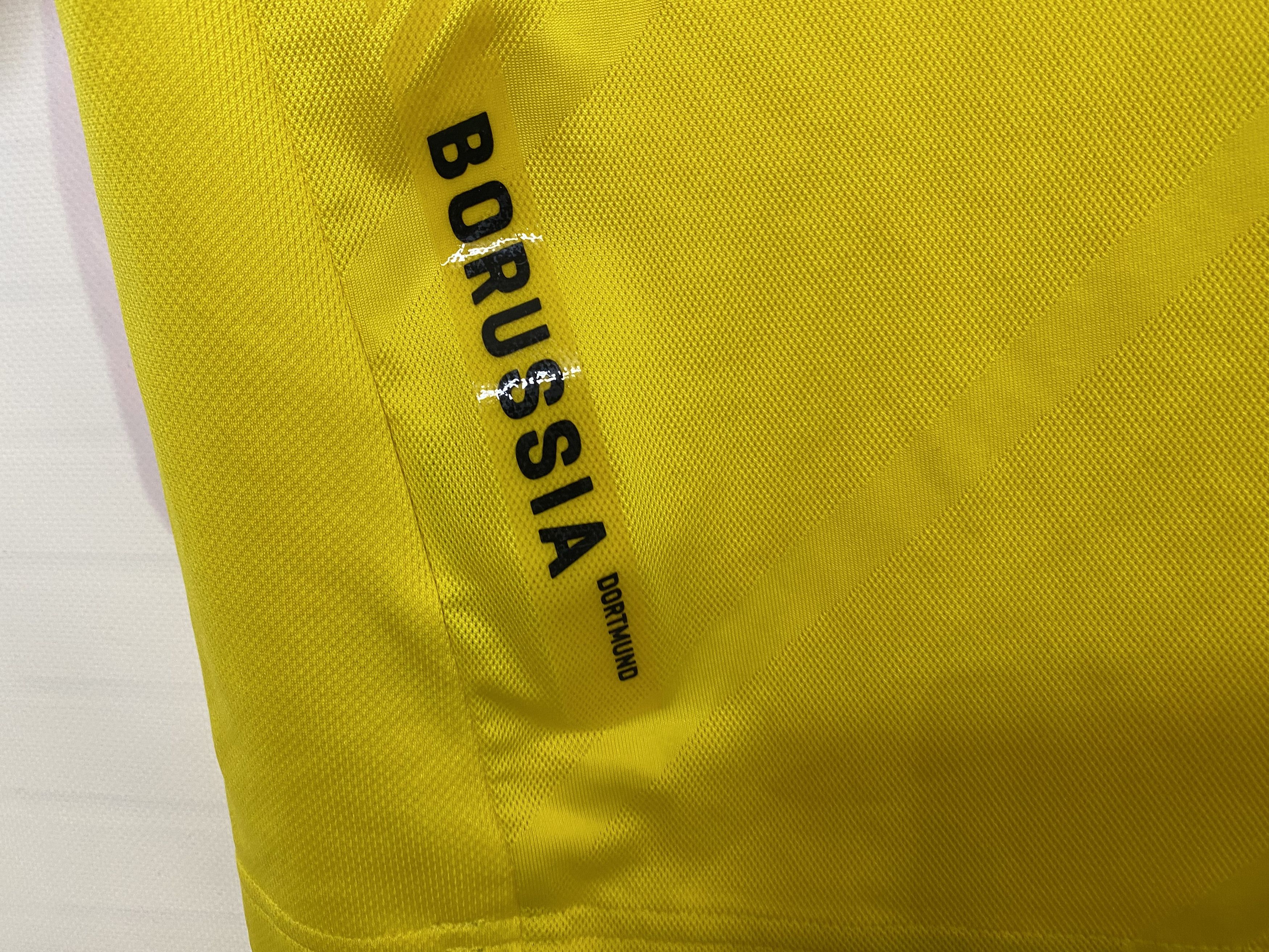 Puma × UEFA BORUSSIA DORTMUND 2015 TRAINING FOOTBALL SHIRT SOCCER JERSEY Size US M / EU 48-50 / 2 - 3 Thumbnail