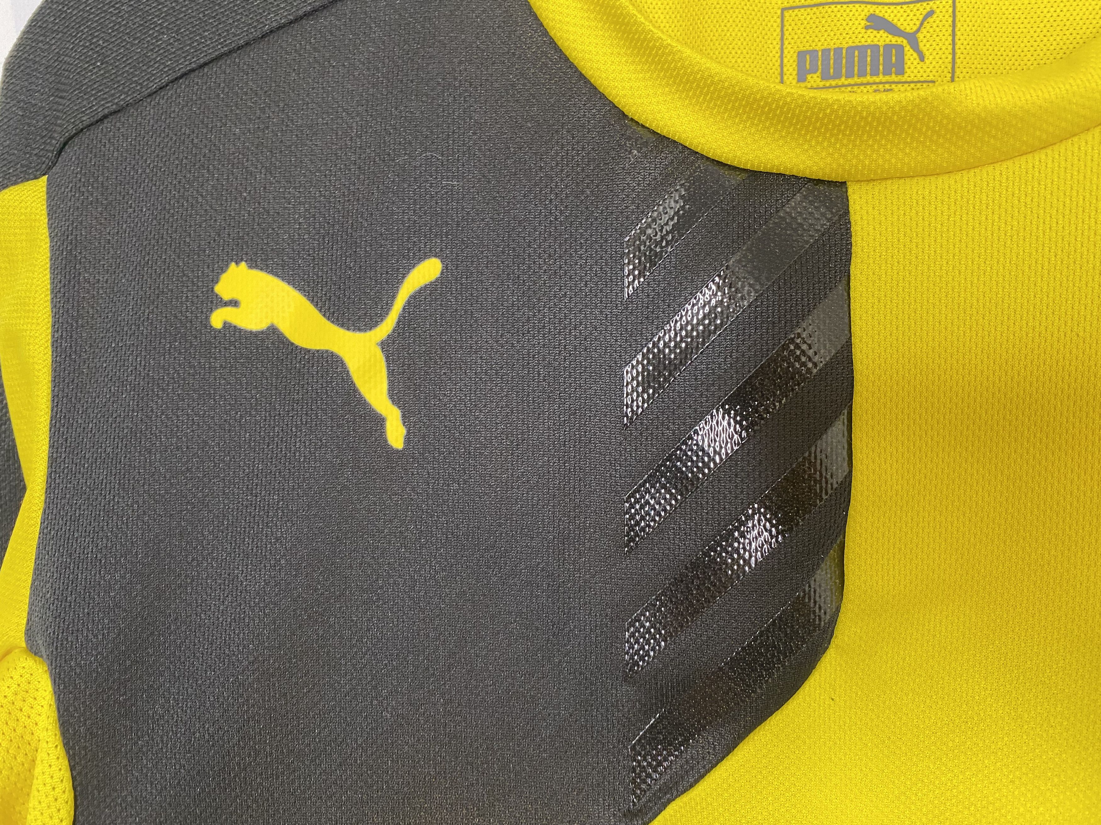 Puma × UEFA BORUSSIA DORTMUND 2015 TRAINING FOOTBALL SHIRT SOCCER JERSEY Size US M / EU 48-50 / 2 - 6 Thumbnail