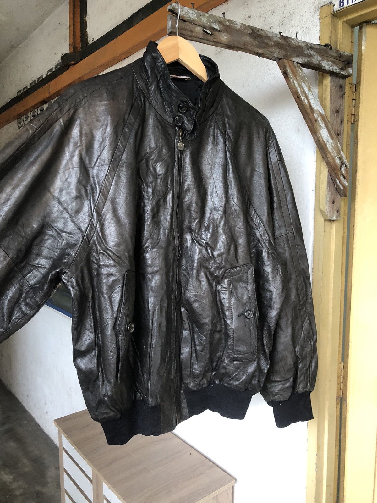 Bally Vintage 90s Bally Leather Bomber Jacket Size US L / EU 52-54 / 3 - 15 Thumbnail