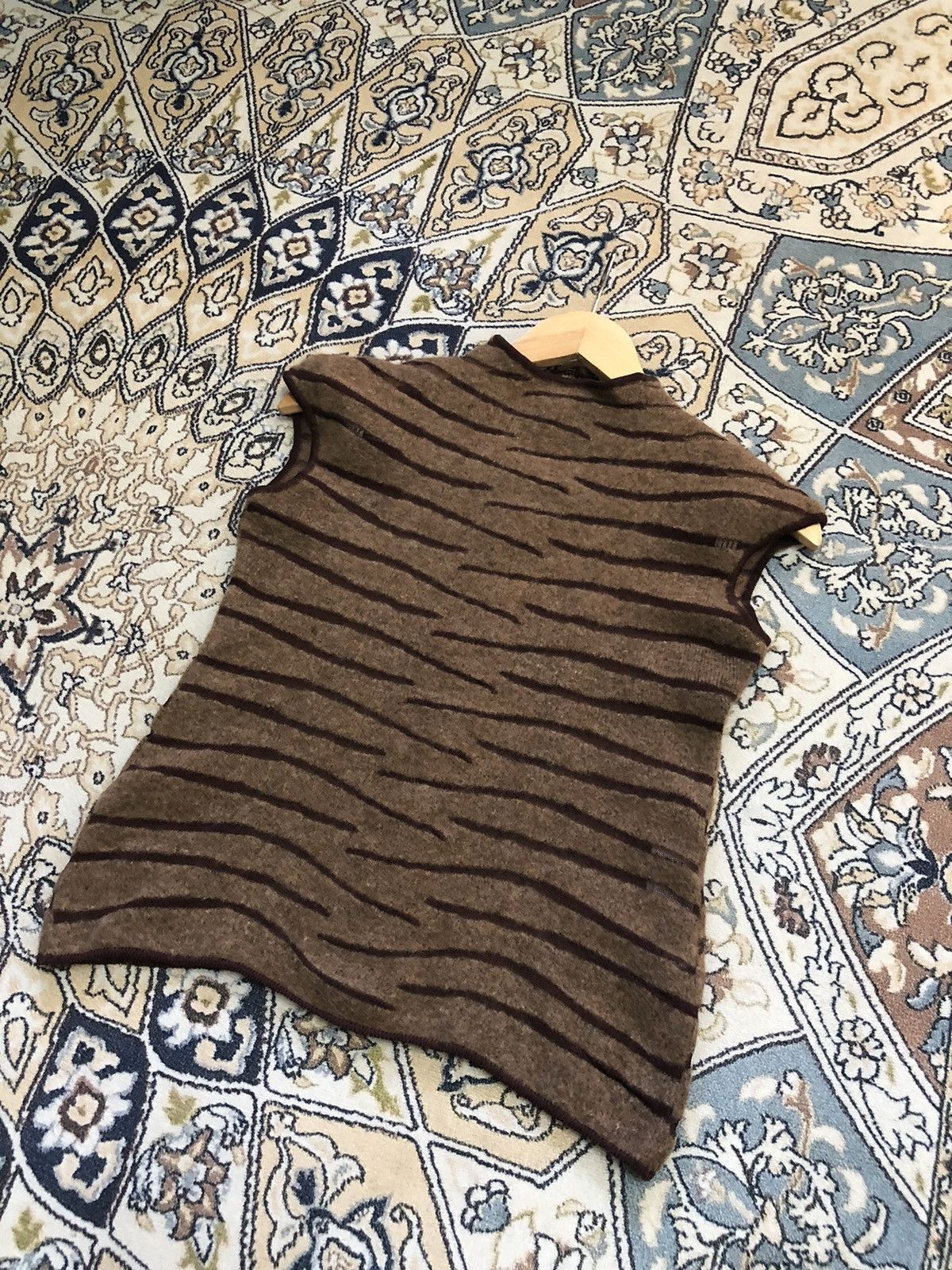 Yves Saint Laurent Vintage Yves Saint Laurent Tiger Stripe Crop Top Size M / US 6-8 / IT 42-44 - 18 Thumbnail