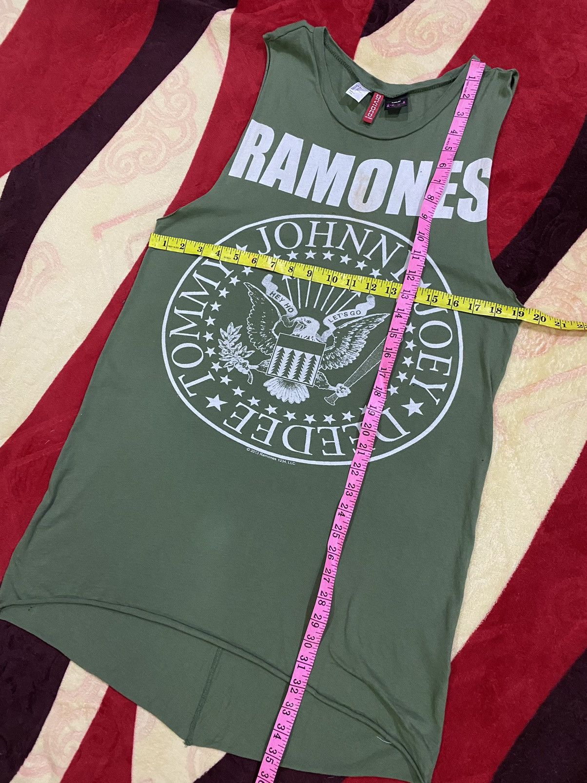 Band Tees 🔥 Steals 🔥 Distressed Ramones Armholes Size M / US 6-8 / IT 42-44 - 9 Thumbnail