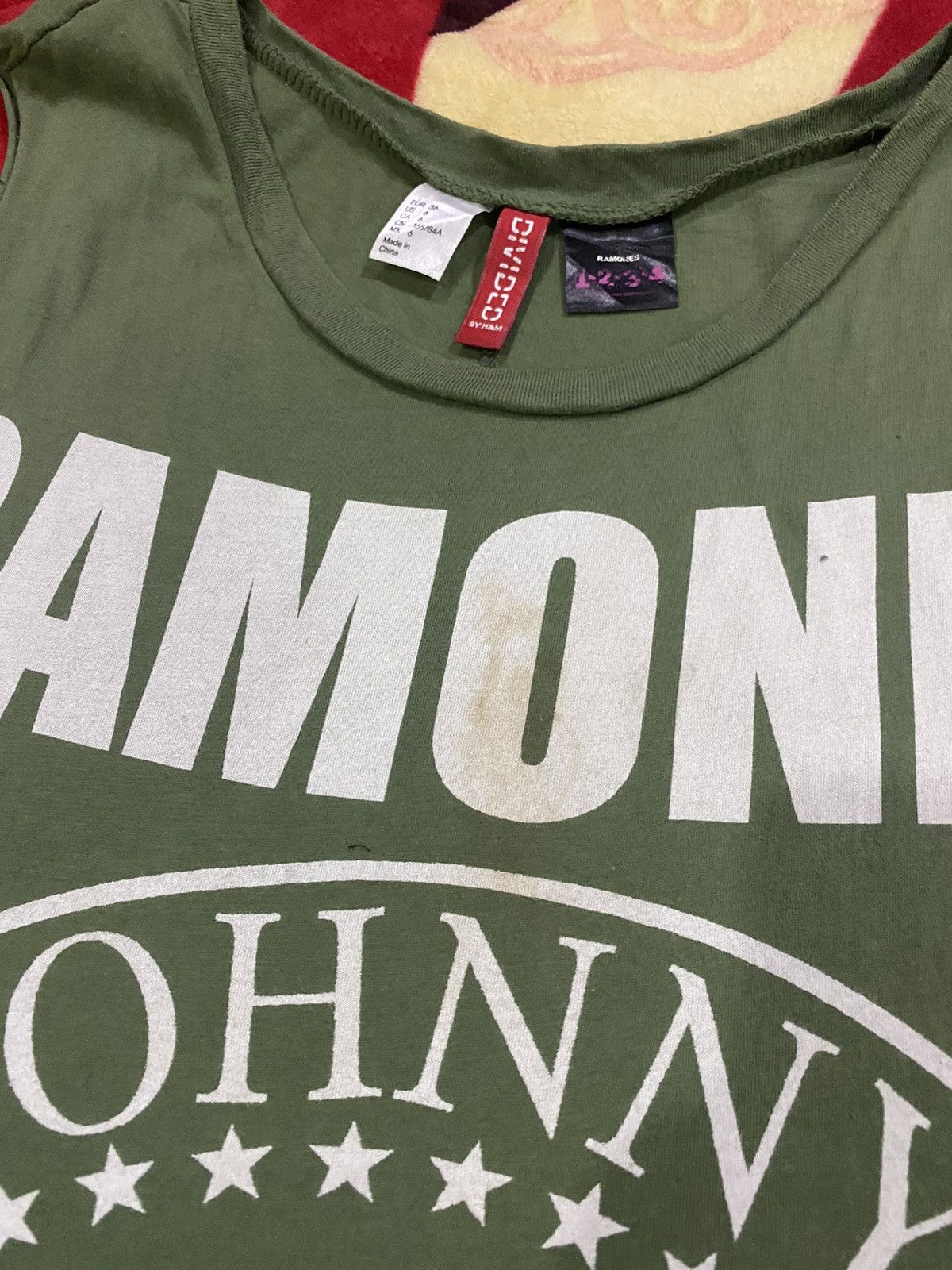 Band Tees 🔥 Steals 🔥 Distressed Ramones Armholes Size M / US 6-8 / IT 42-44 - 6 Thumbnail