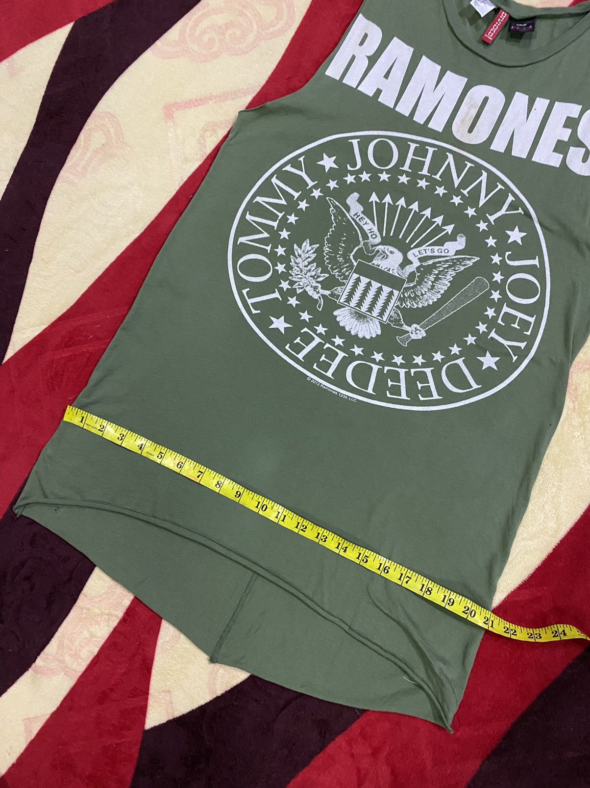 Band Tees 🔥 Steals 🔥 Distressed Ramones Armholes Size M / US 6-8 / IT 42-44 - 10 Thumbnail