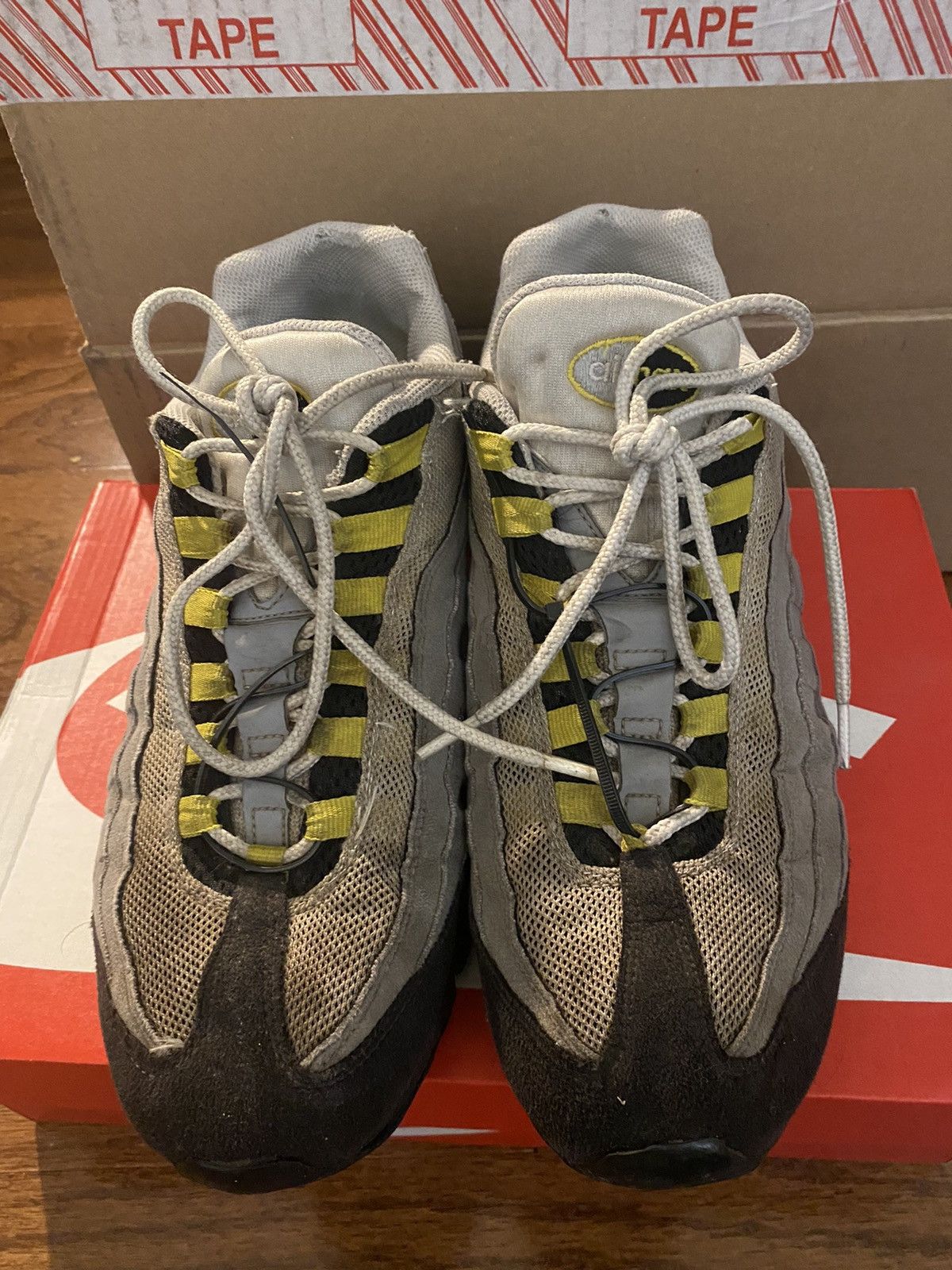 Nike Air Max 95 Tour Yellow Size US 10 / EU 43 - 2 Thumbnail
