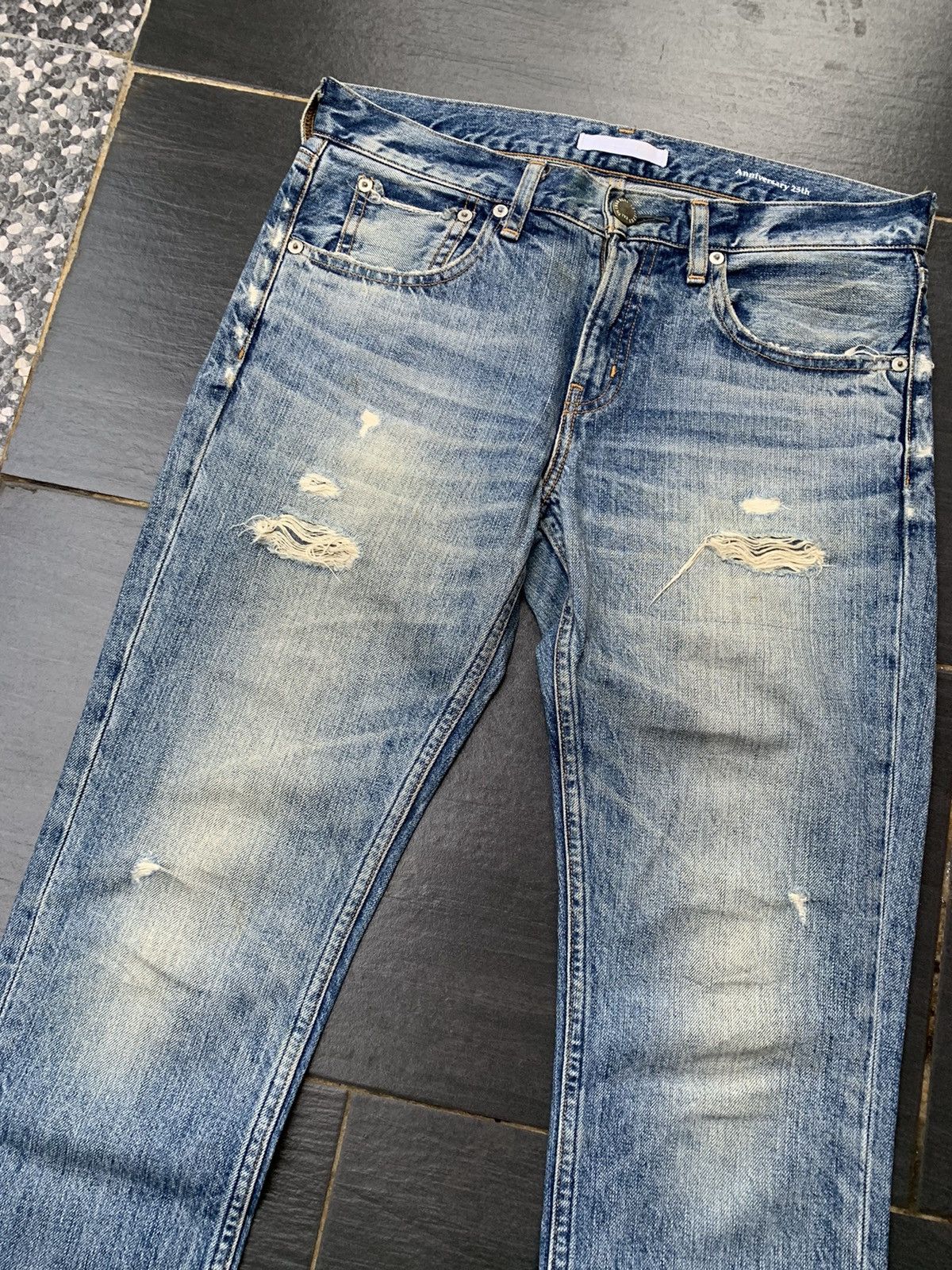 Japanese Brand Red Card Distressed Denim Size US 33 - 4 Thumbnail