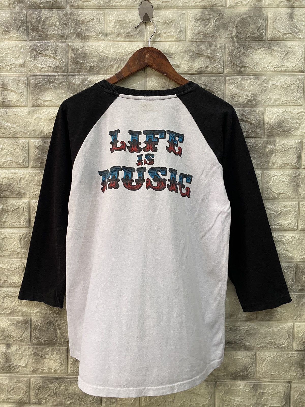 Other Music Television Shirt Size US L / EU 52-54 / 3 - 5 Thumbnail
