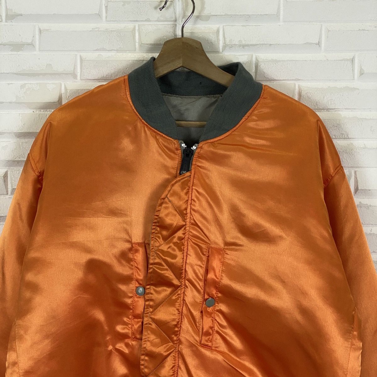 Alpha Industries Ma-1 Kleenex Silfeeque 220 Reversible Bomber Size US XL / EU 56 / 4 - 15 Thumbnail