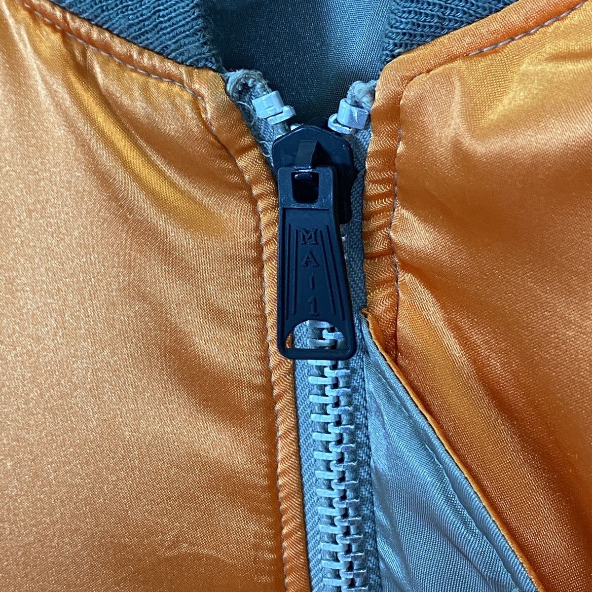 Alpha Industries Ma-1 Kleenex Silfeeque 220 Reversible Bomber Size US XL / EU 56 / 4 - 22 Thumbnail