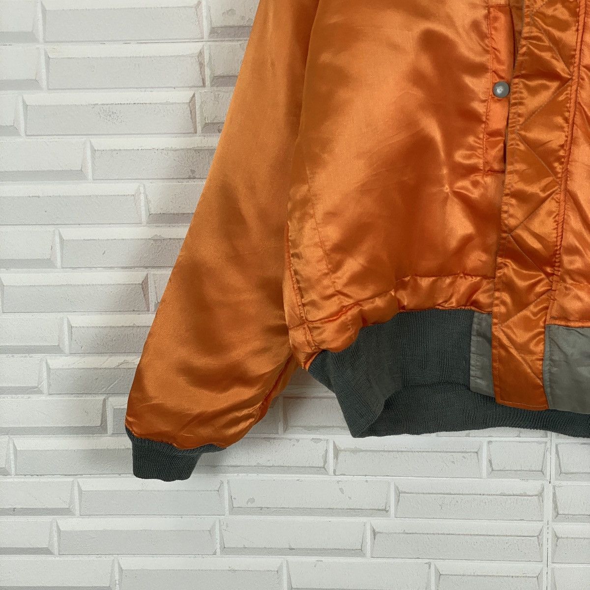 Alpha Industries Ma-1 Kleenex Silfeeque 220 Reversible Bomber Size US XL / EU 56 / 4 - 14 Thumbnail