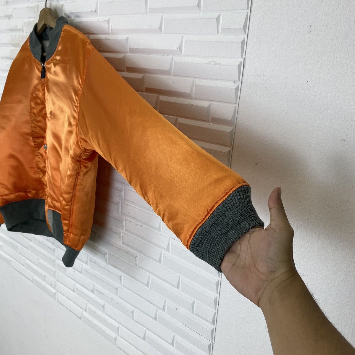 Alpha Industries Ma-1 Kleenex Silfeeque 220 Reversible Bomber Size US XL / EU 56 / 4 - 23 Thumbnail