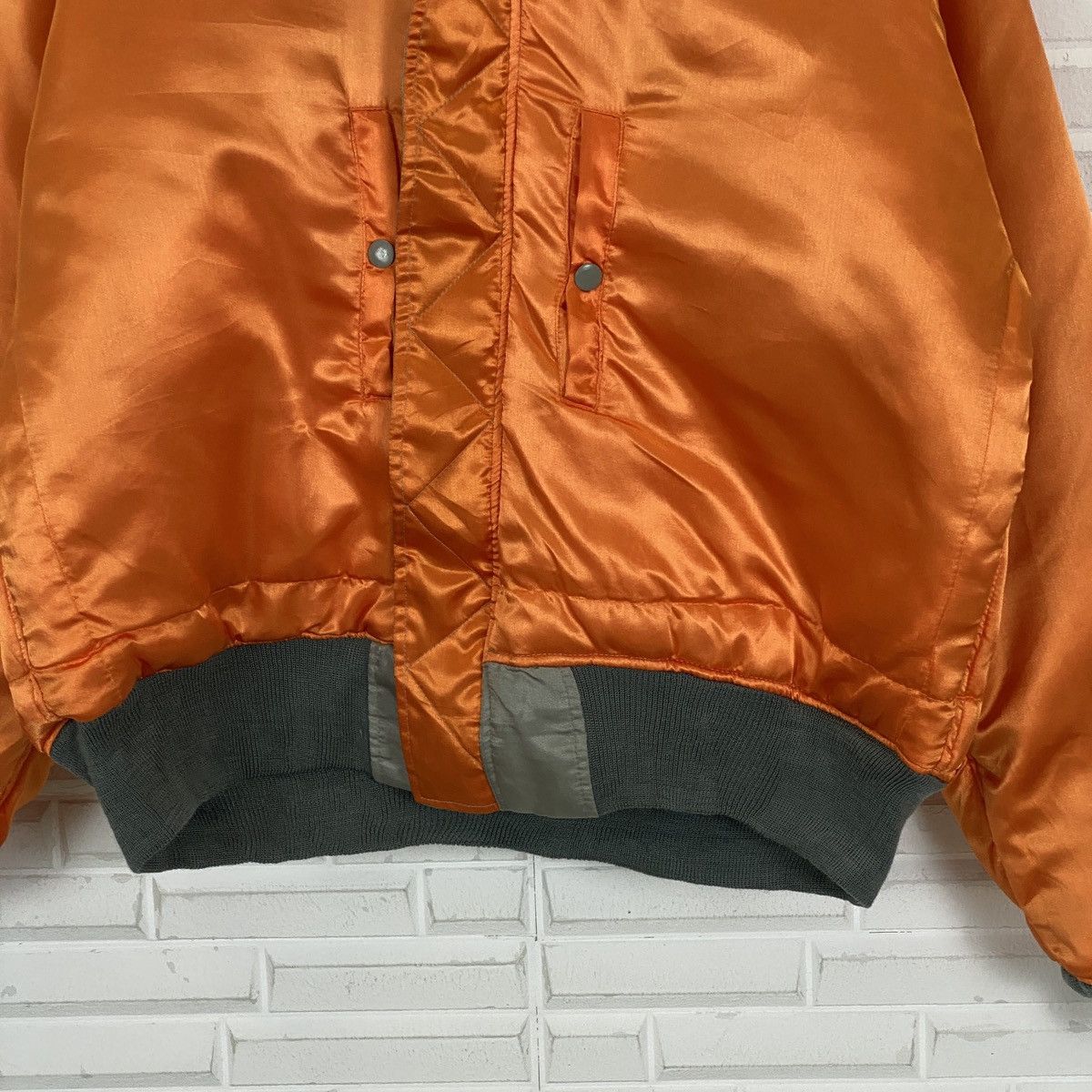 Alpha Industries Ma-1 Kleenex Silfeeque 220 Reversible Bomber Size US XL / EU 56 / 4 - 17 Thumbnail