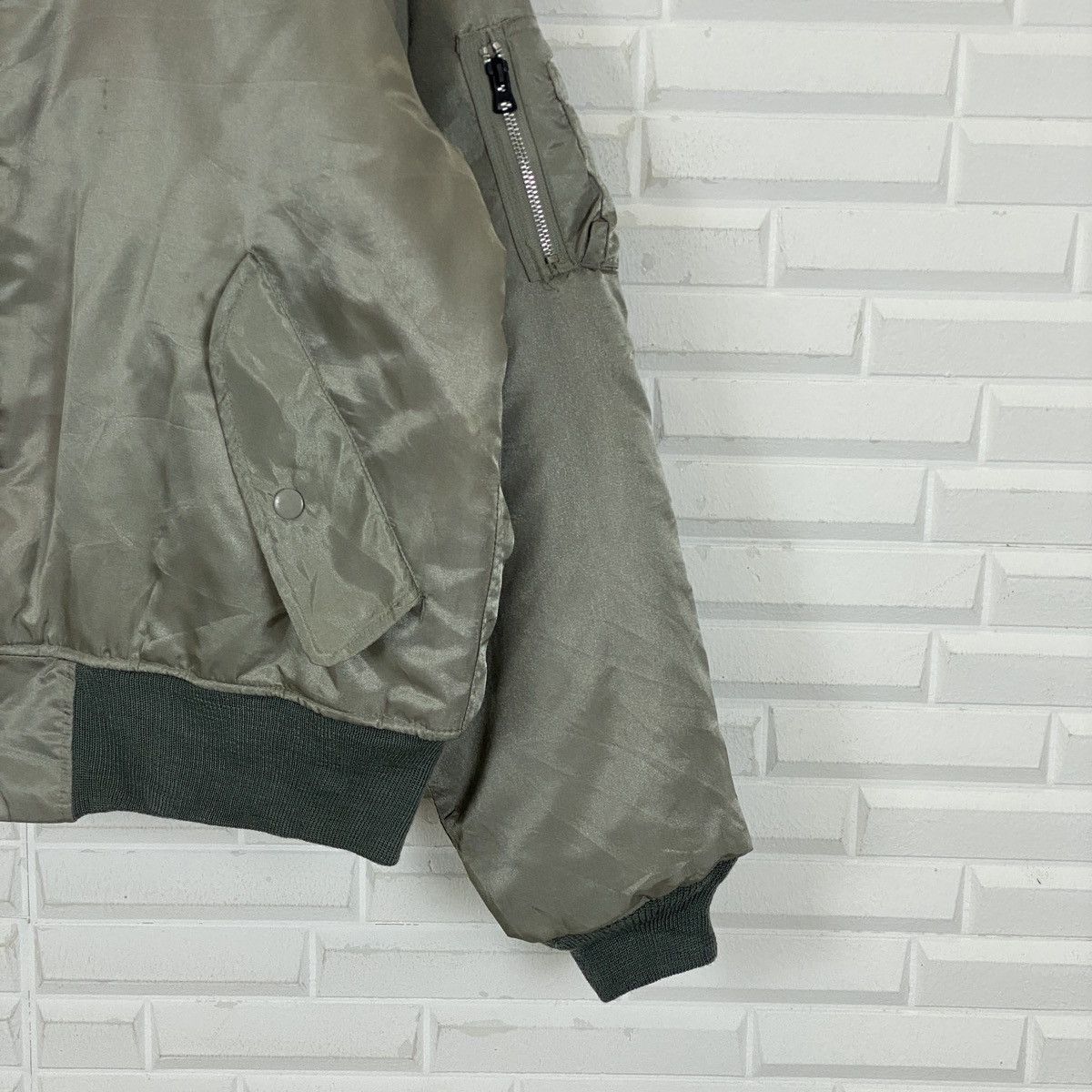 Alpha Industries Ma-1 Kleenex Silfeeque 220 Reversible Bomber Size US XL / EU 56 / 4 - 5 Thumbnail