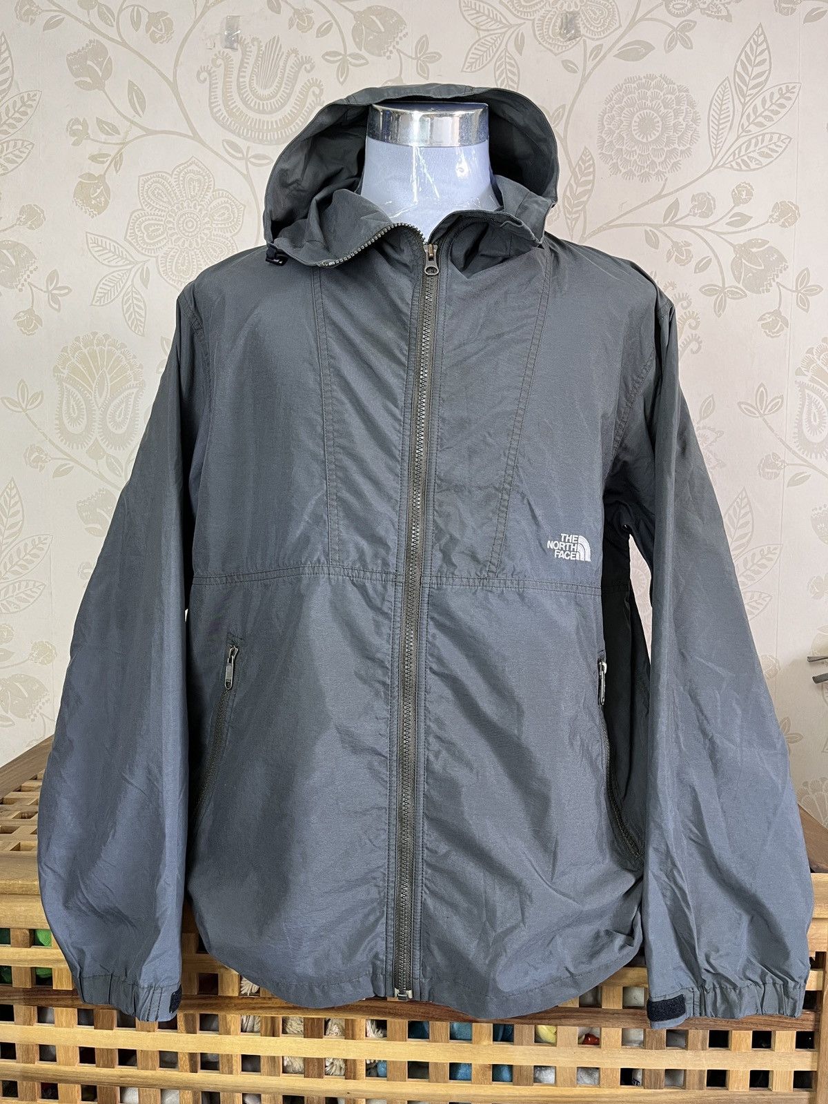 The North Face × Vintage Waterproof The North Face NP16970 Windbreaker Light Jacket Size US XL / EU 56 / 4 - 15 Thumbnail
