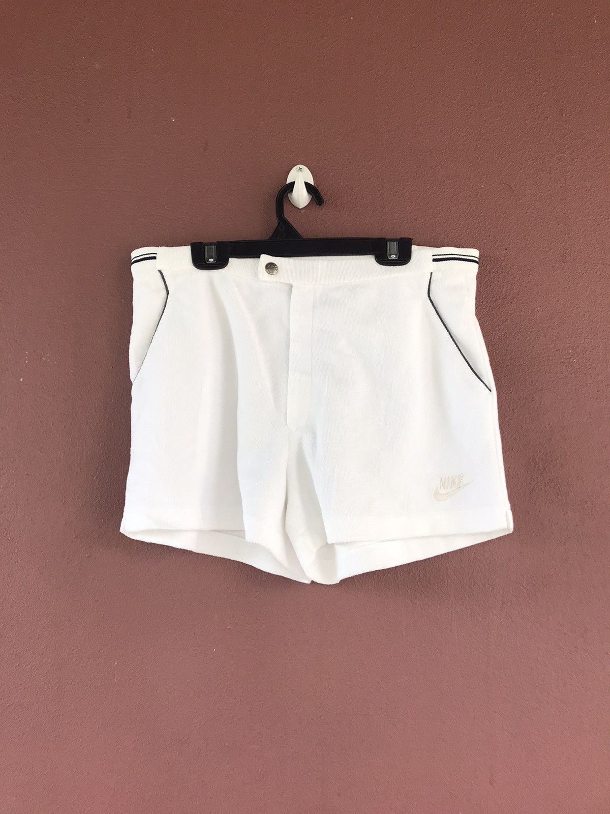 Nike Nike vintage short pants Size US 30 / EU 46 - 1 Thumbnail
