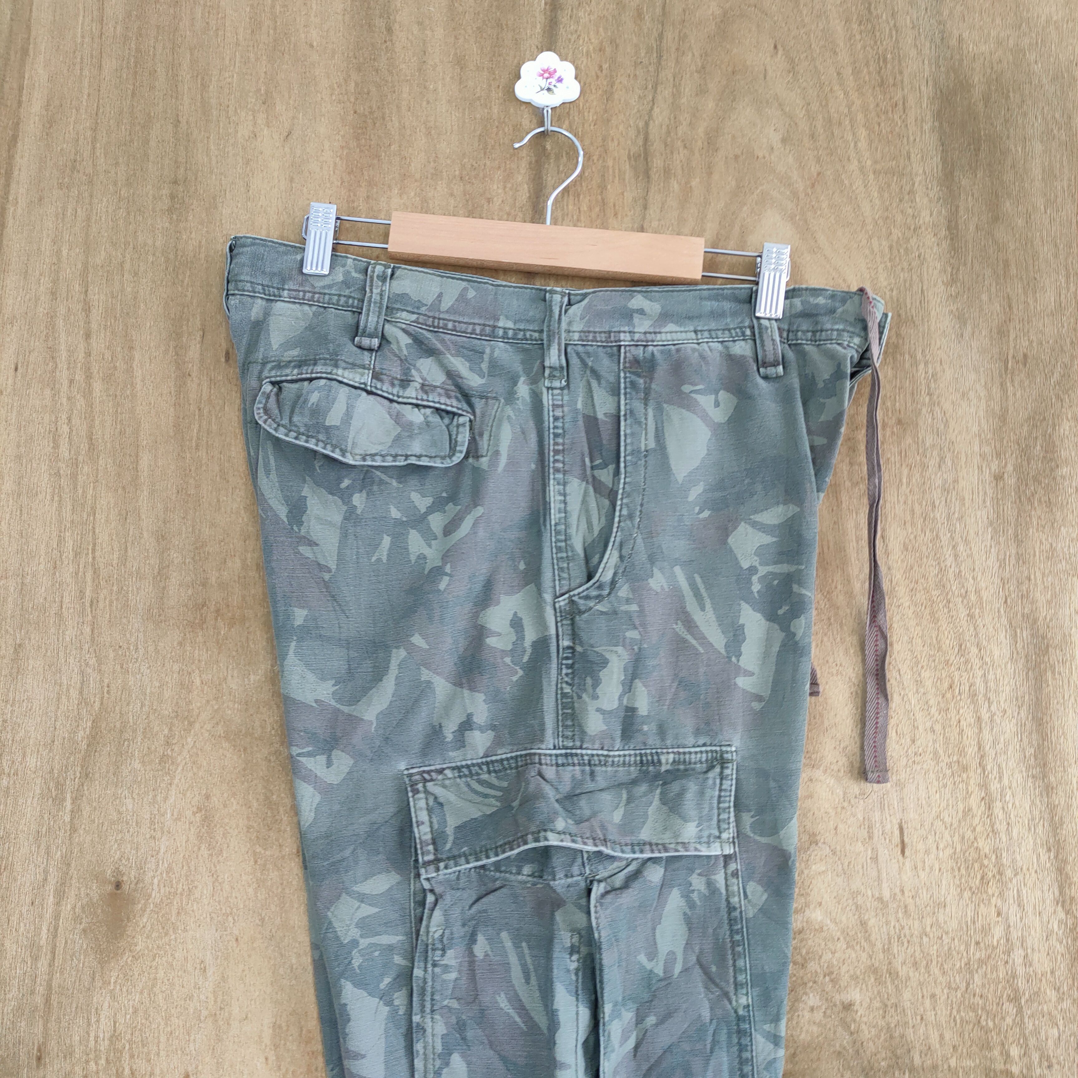 Japanese Brand VINTAGE JAPANESE FADED CAMO CARGO PANTS Size US 32 / EU 48 - 15 Thumbnail
