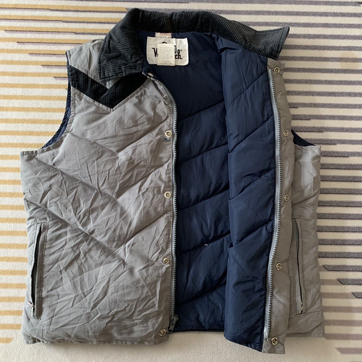 Vintage Vintage gray Wool Rich Puffer Vest Size US L / EU 52-54 / 3 - 3 Thumbnail