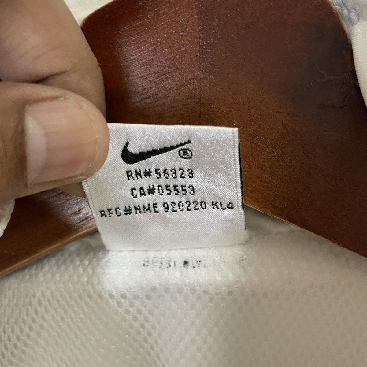 Nike Vintage 90s Nike Court Embroidery Small Logo Sweater Size US L / EU 52-54 / 3 - 6 Thumbnail