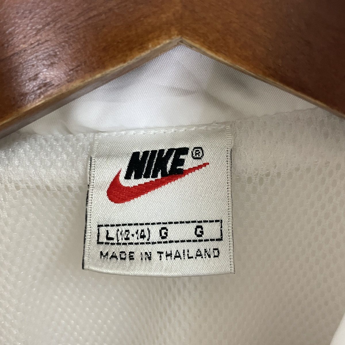 Nike Vintage 90s Nike Court Embroidery Small Logo Sweater Size US L / EU 52-54 / 3 - 5 Thumbnail