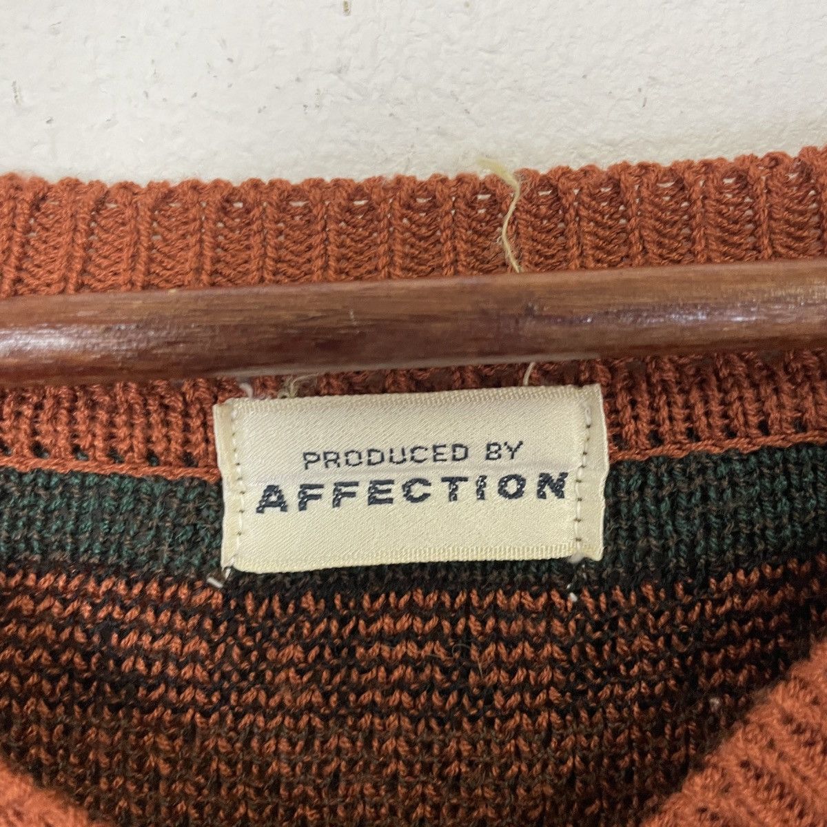 Aran Isles Knitwear Vintage Affection Art V-neck Jumper Knitwear Size US M / EU 48-50 / 2 - 5 Thumbnail
