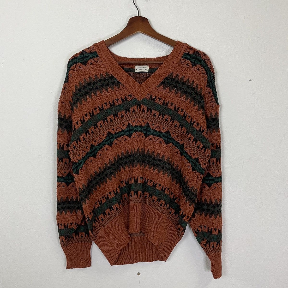 Aran Isles Knitwear Vintage Affection Art V-neck Jumper Knitwear Size US M / EU 48-50 / 2 - 1 Thumbnail