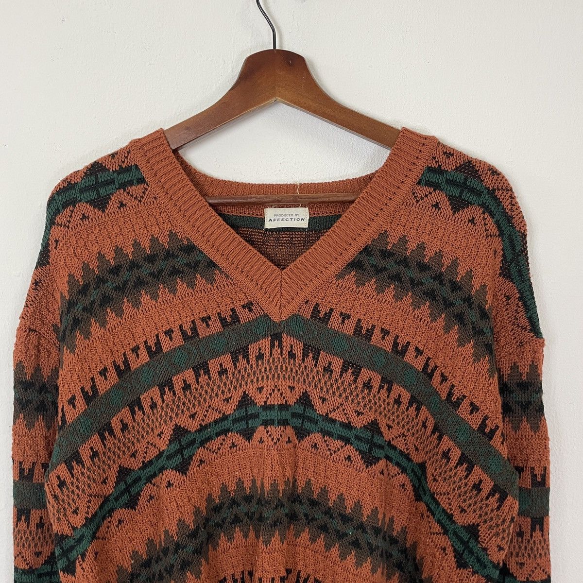 Aran Isles Knitwear Vintage Affection Art V-neck Jumper Knitwear Size US M / EU 48-50 / 2 - 4 Thumbnail