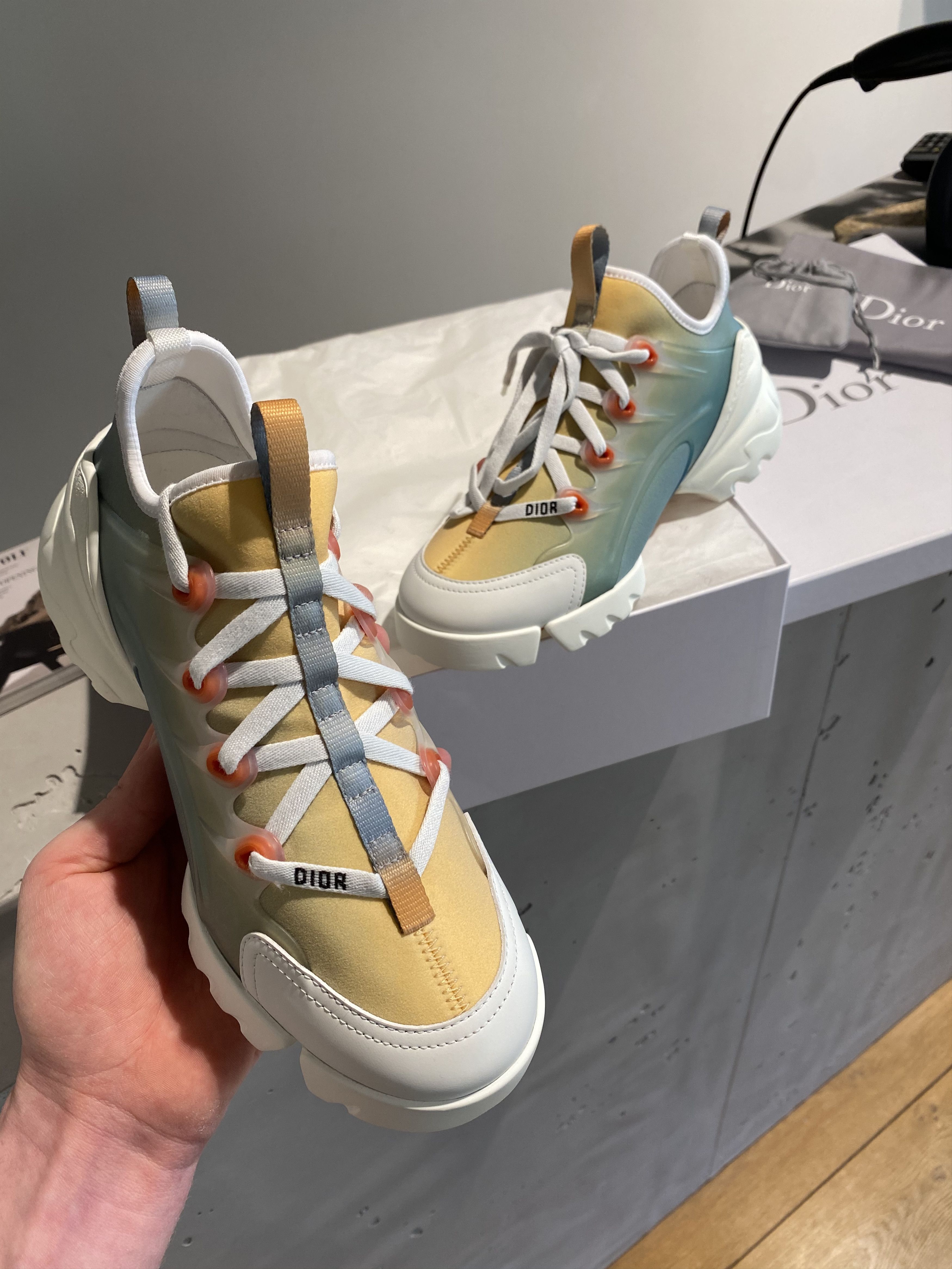 Dior Dior D-connect Sneaker Size US 5 / IT 35 - 1 Thumbnail