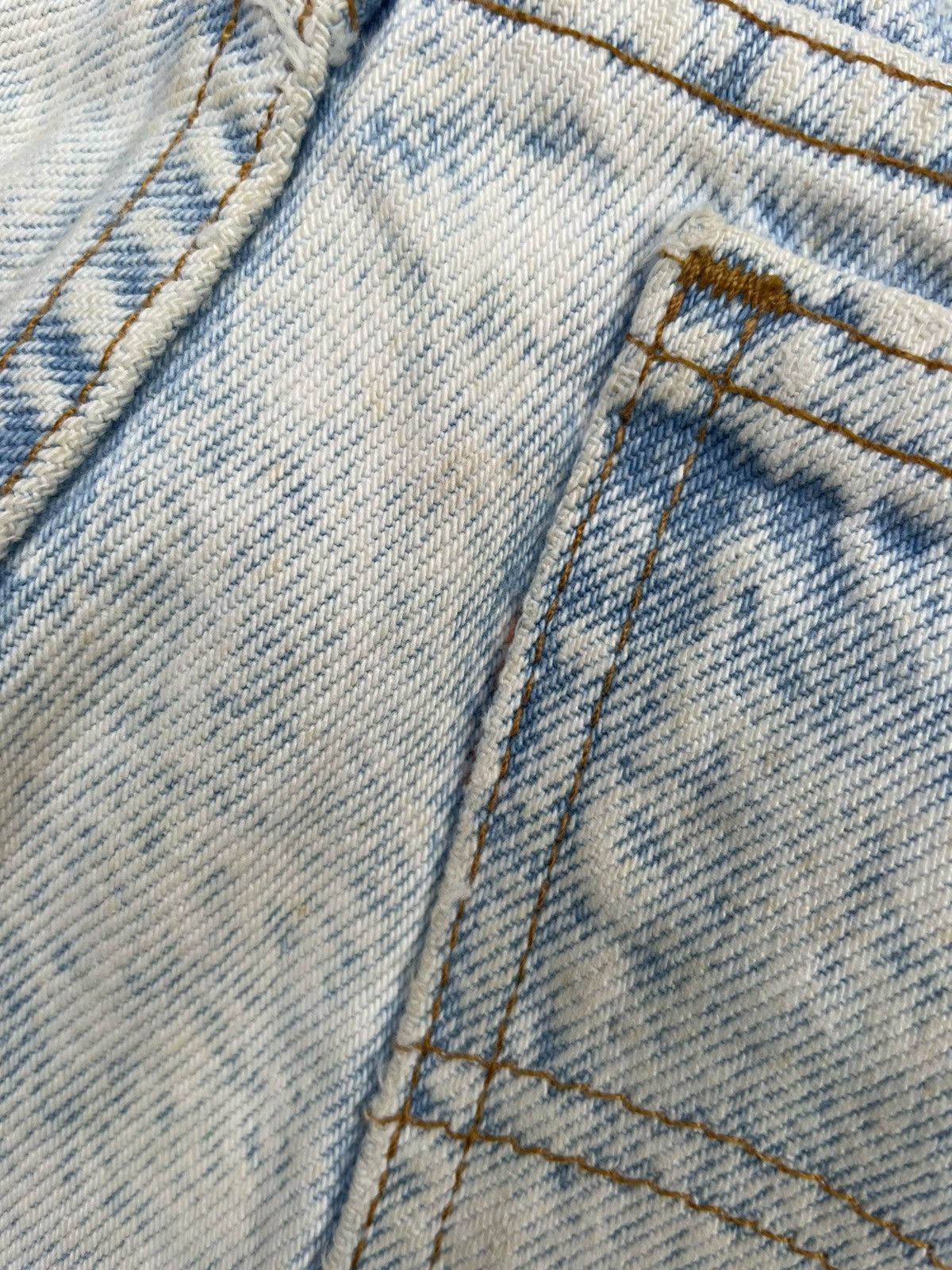Levi's Vintage 1999 Levis 550 e Acid Wash Faded Denim Size US 35 - 14 Thumbnail