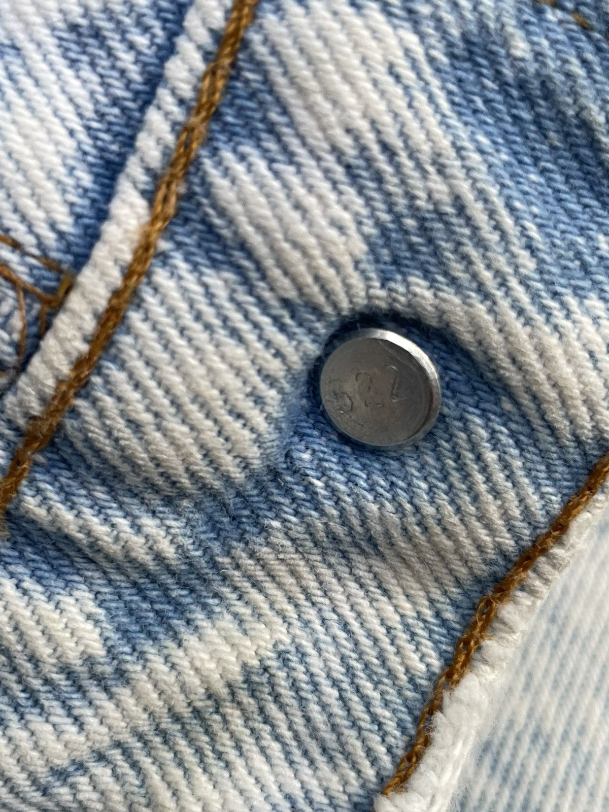 Levi's Vintage 1999 Levis 550 e Acid Wash Faded Denim Size US 35 - 19 Thumbnail