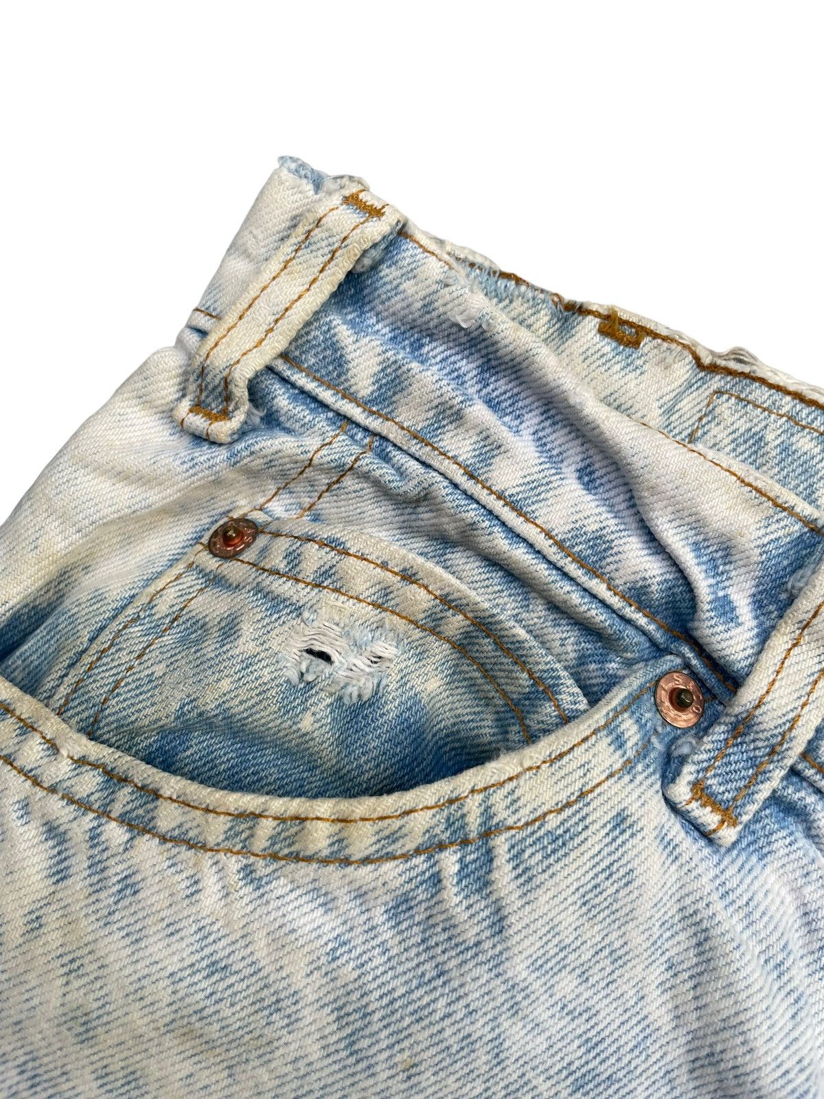 Levi's Vintage 1999 Levis 550 e Acid Wash Faded Denim Size US 35 - 6 Thumbnail