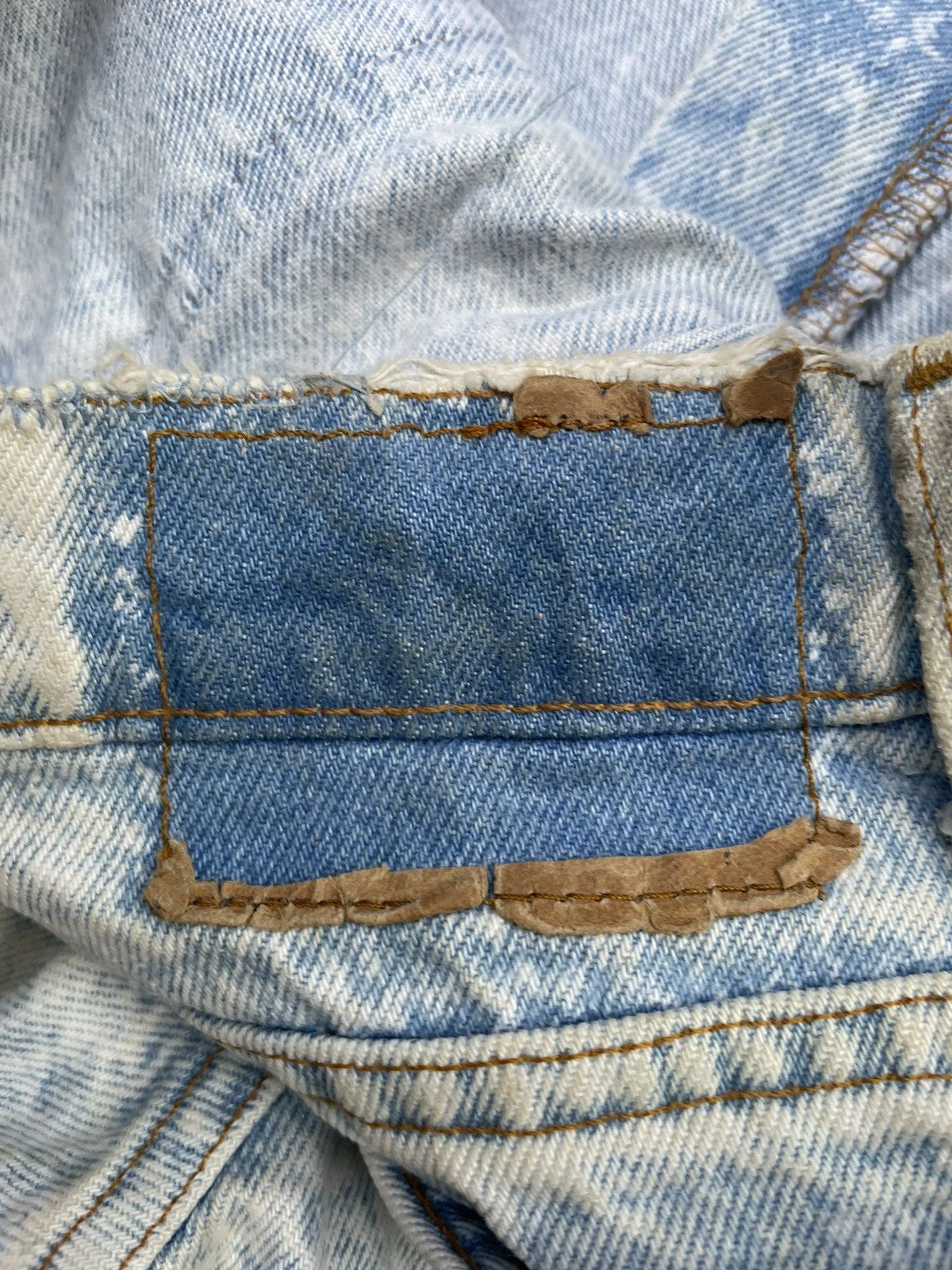 Levi's Vintage 1999 Levis 550 e Acid Wash Faded Denim Size US 35 - 13 Thumbnail