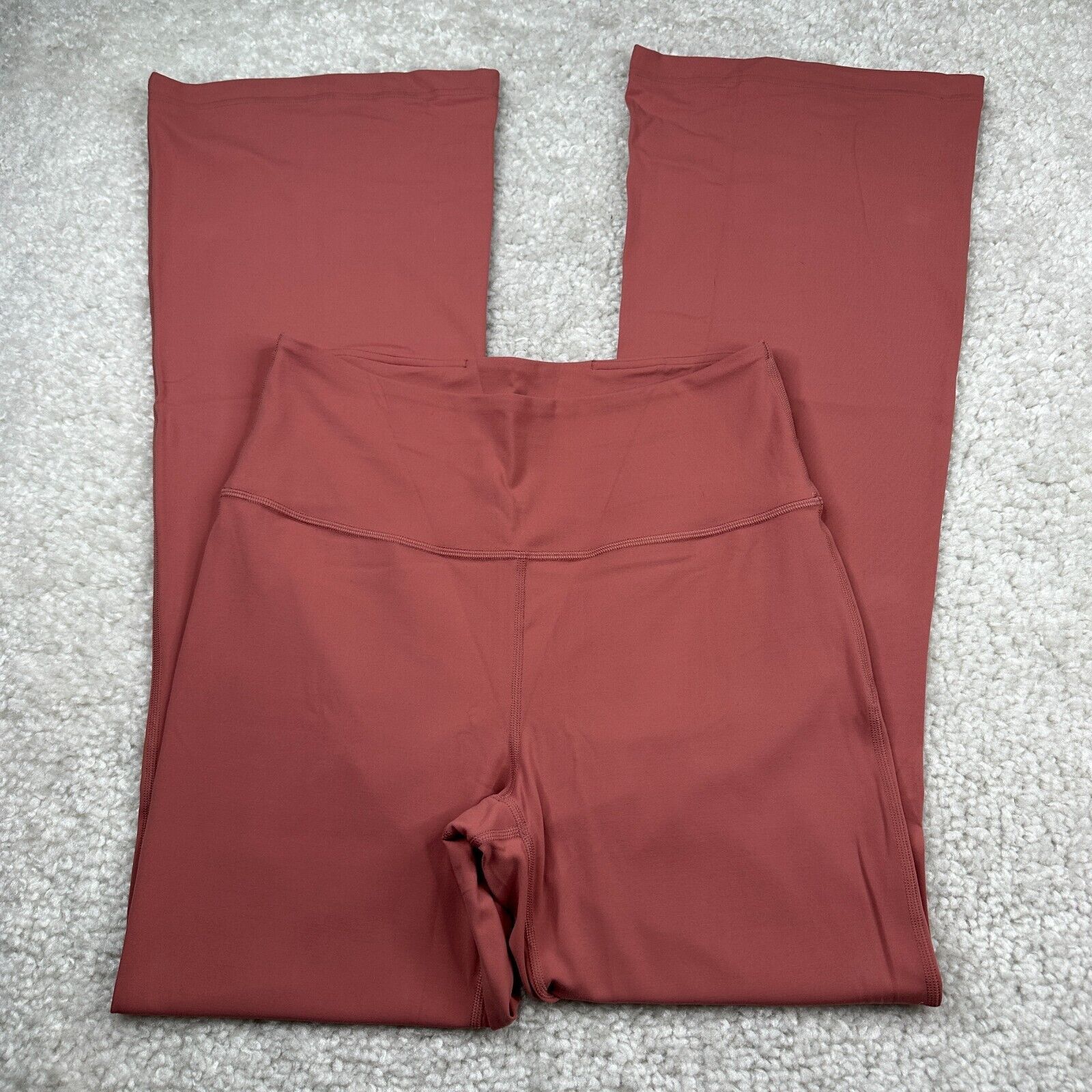 Lululemon Groove vintage pants (size 6) flaw