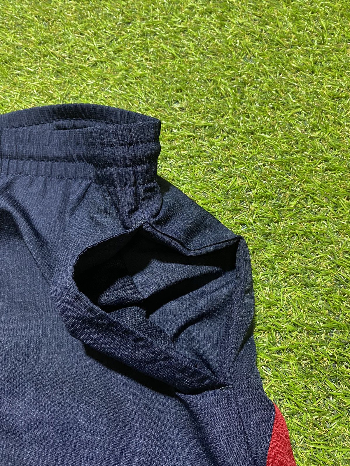 Nike Vintage Nike shorts streetwear swoosh casual y2k size XL Size US 36 / EU 52 - 2 Thumbnail