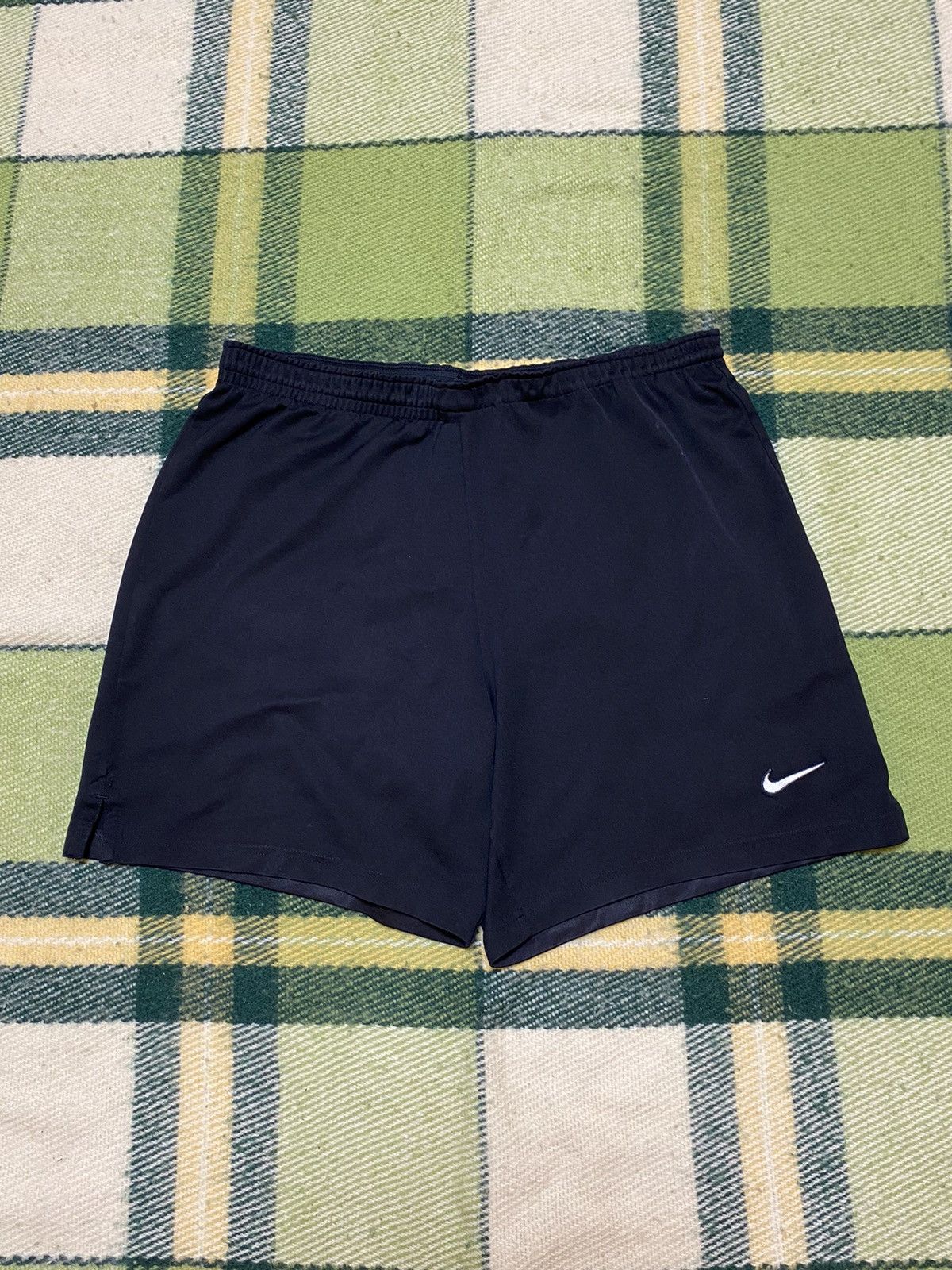 Nike Vintage Nike shorts streetwear swoosh casual y2k size L Size US 34 / EU 50 - 1 Thumbnail