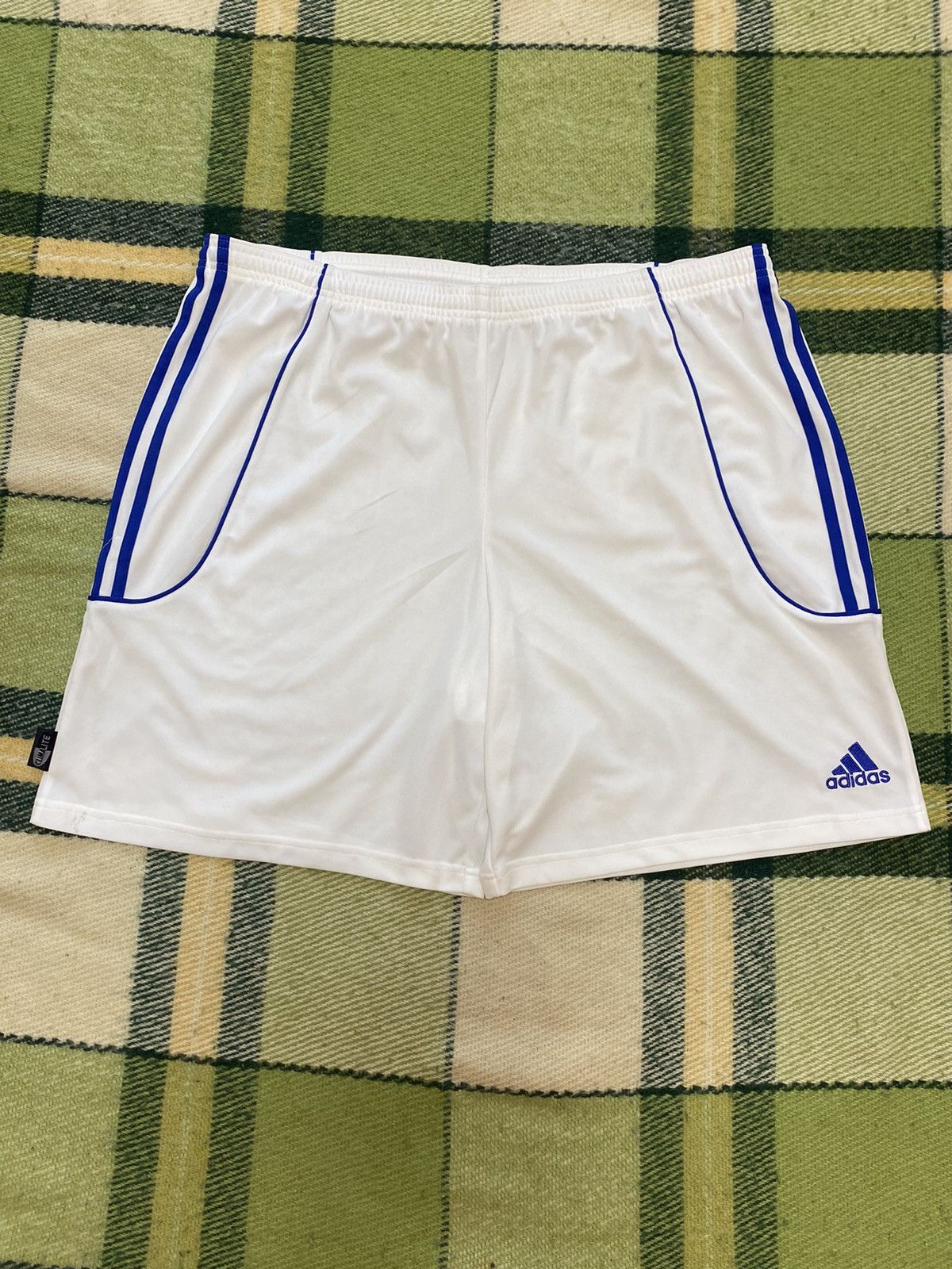 Adidas Vintage Adidas shorts streetwear y2k casual style size XXL Size US 38 / EU 54 - 1 Thumbnail