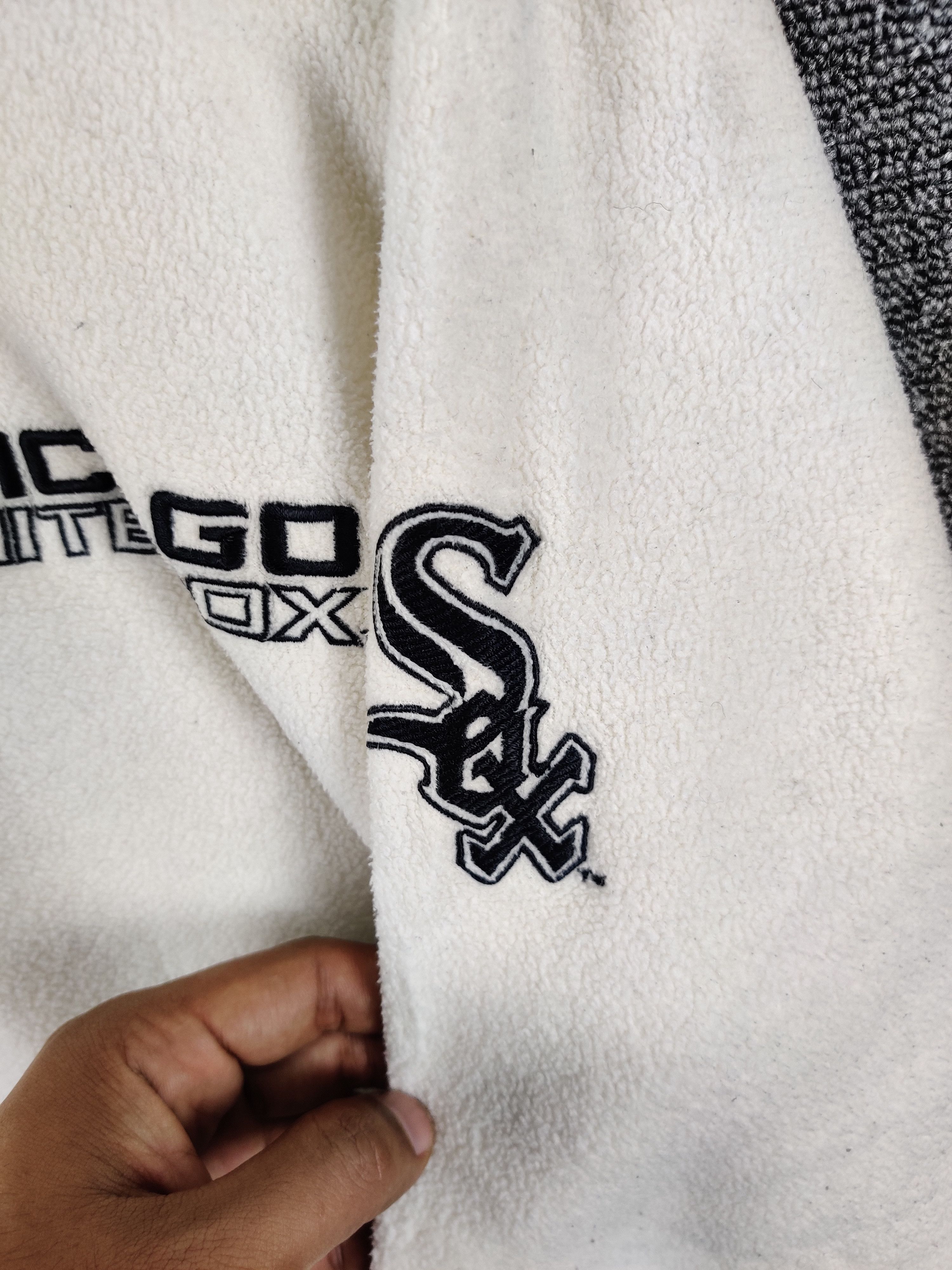 MLB Vintage MLB Uniqlo Chicago White Sox Sweatshirt Size US XL / EU 56 / 4 - 7 Thumbnail