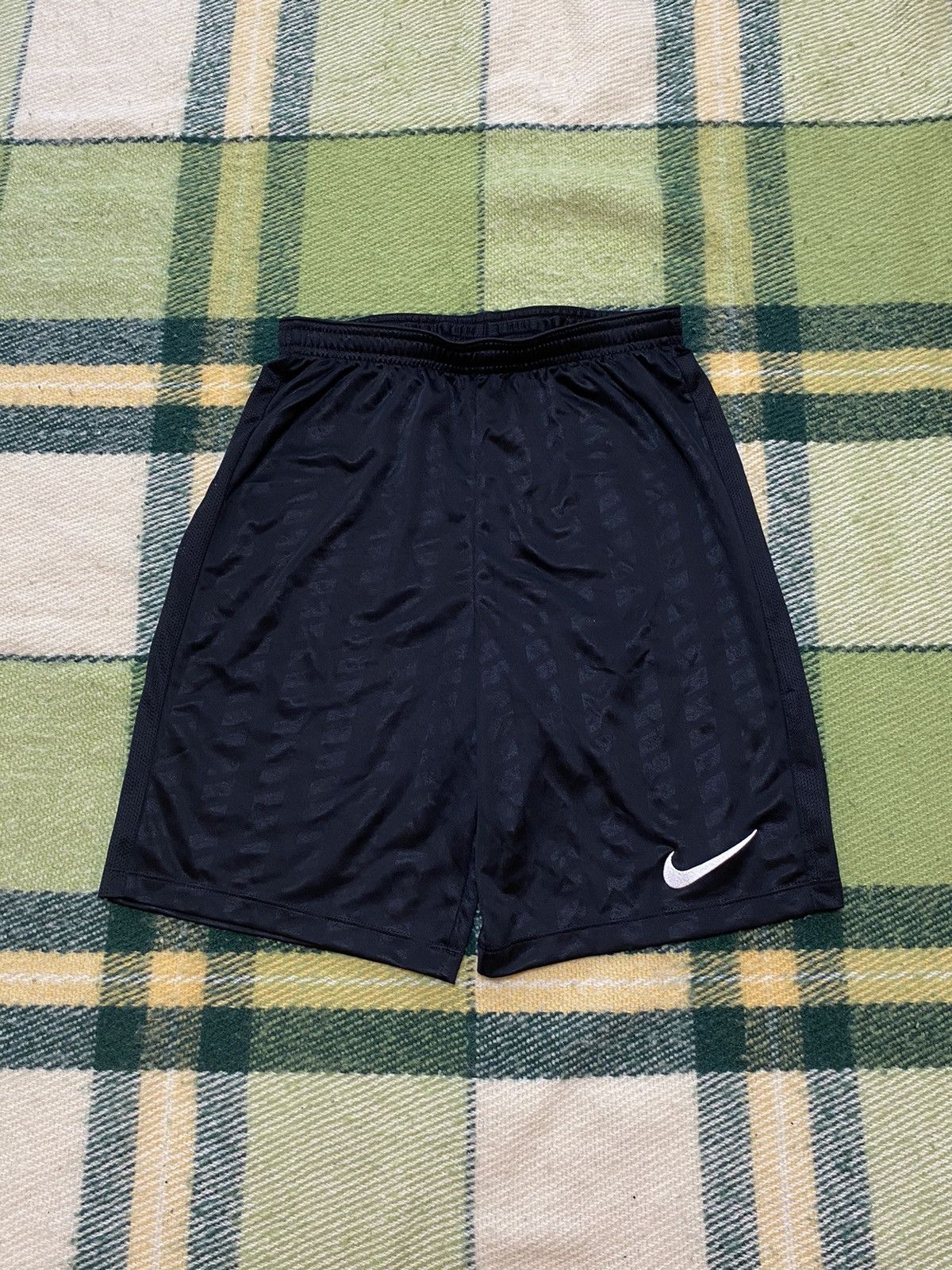 Nike Vintage Nike shorts streetwear swoosh casual y2k size S Size US 30 / EU 46 - 1 Thumbnail