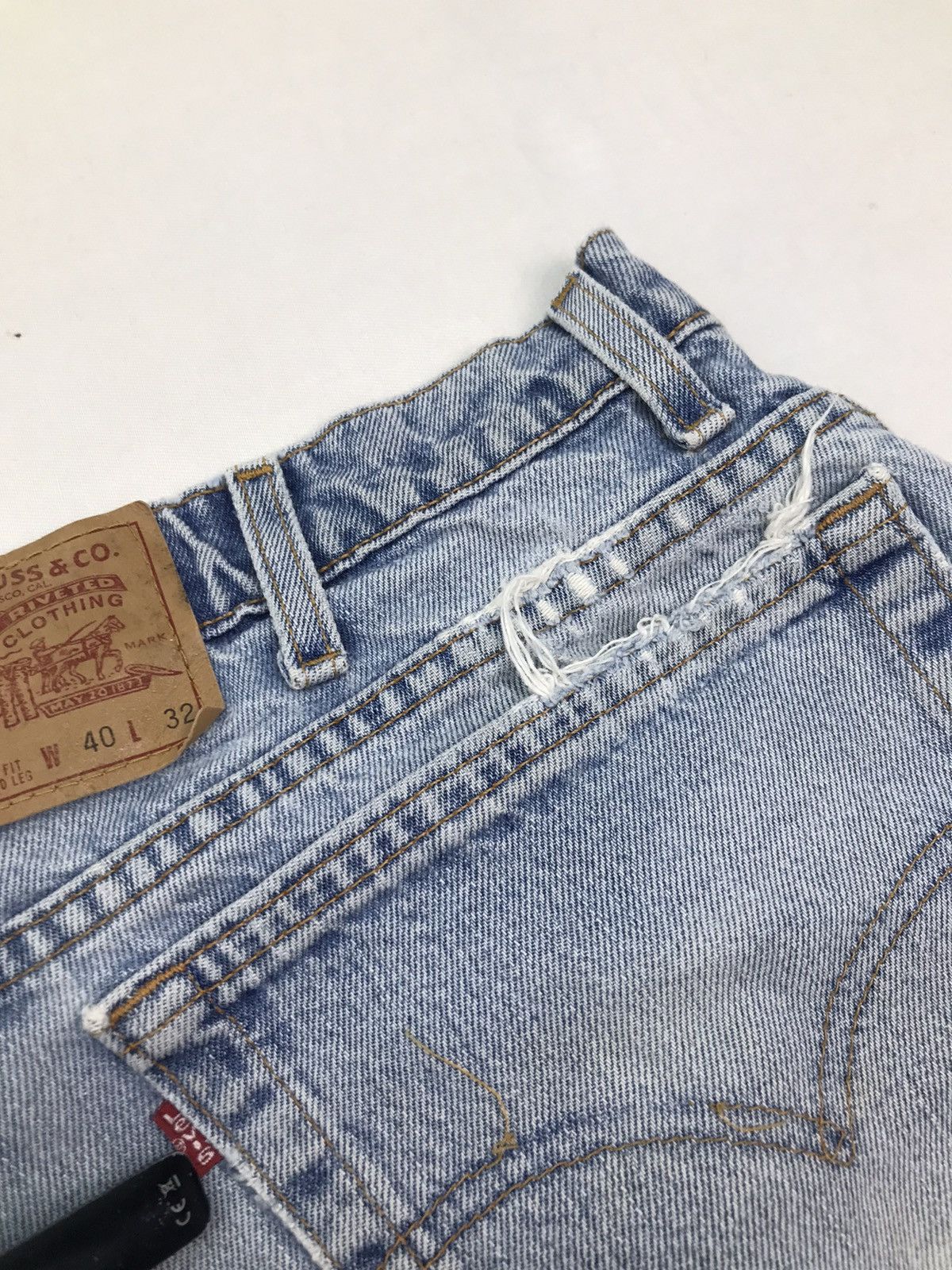 Levi's Vintage Levis 560 loose fit denim pants Size US 37 - 23 Thumbnail