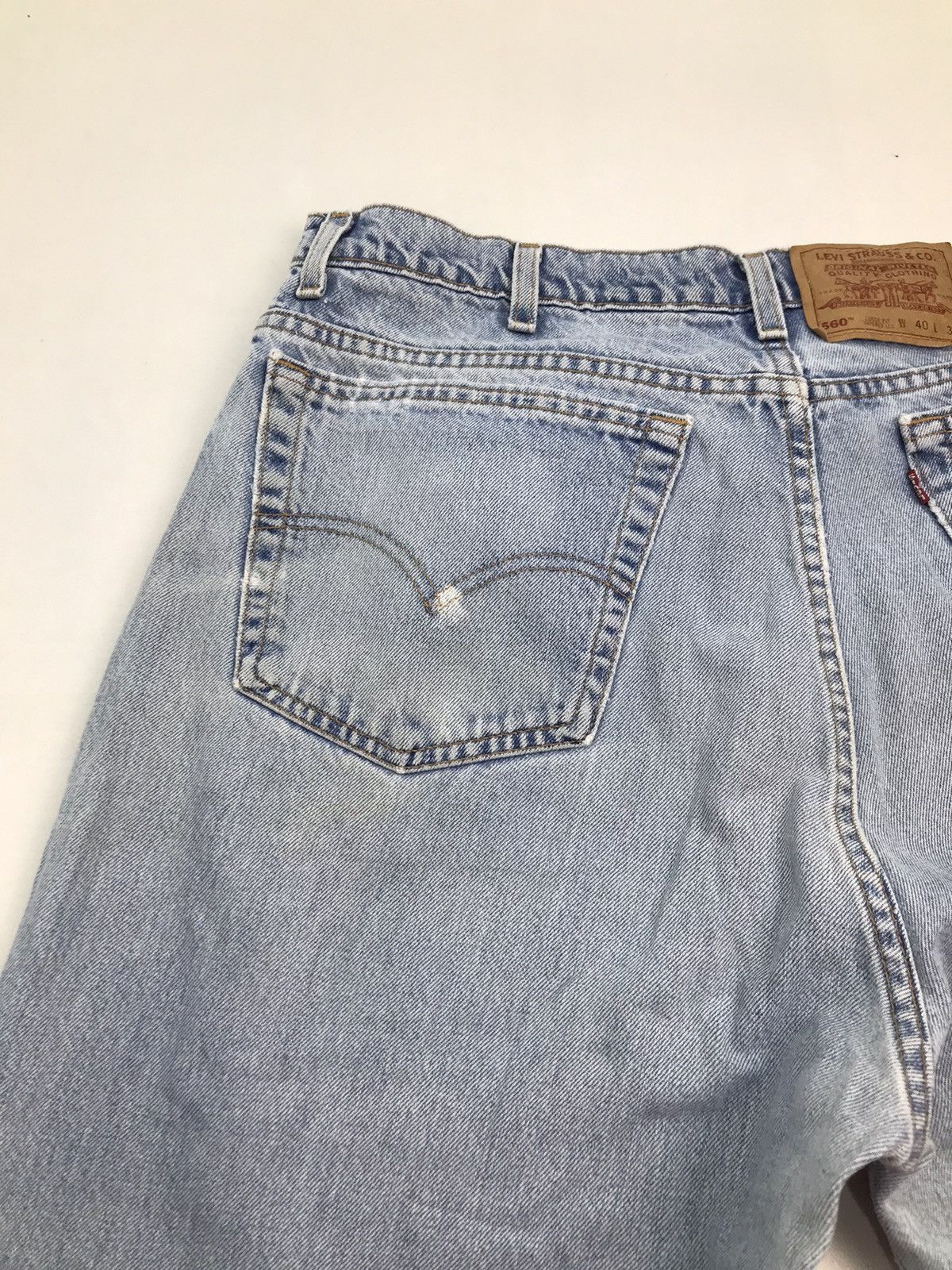Levi's Vintage Levis 560 loose fit denim pants Size US 37 - 24 Thumbnail