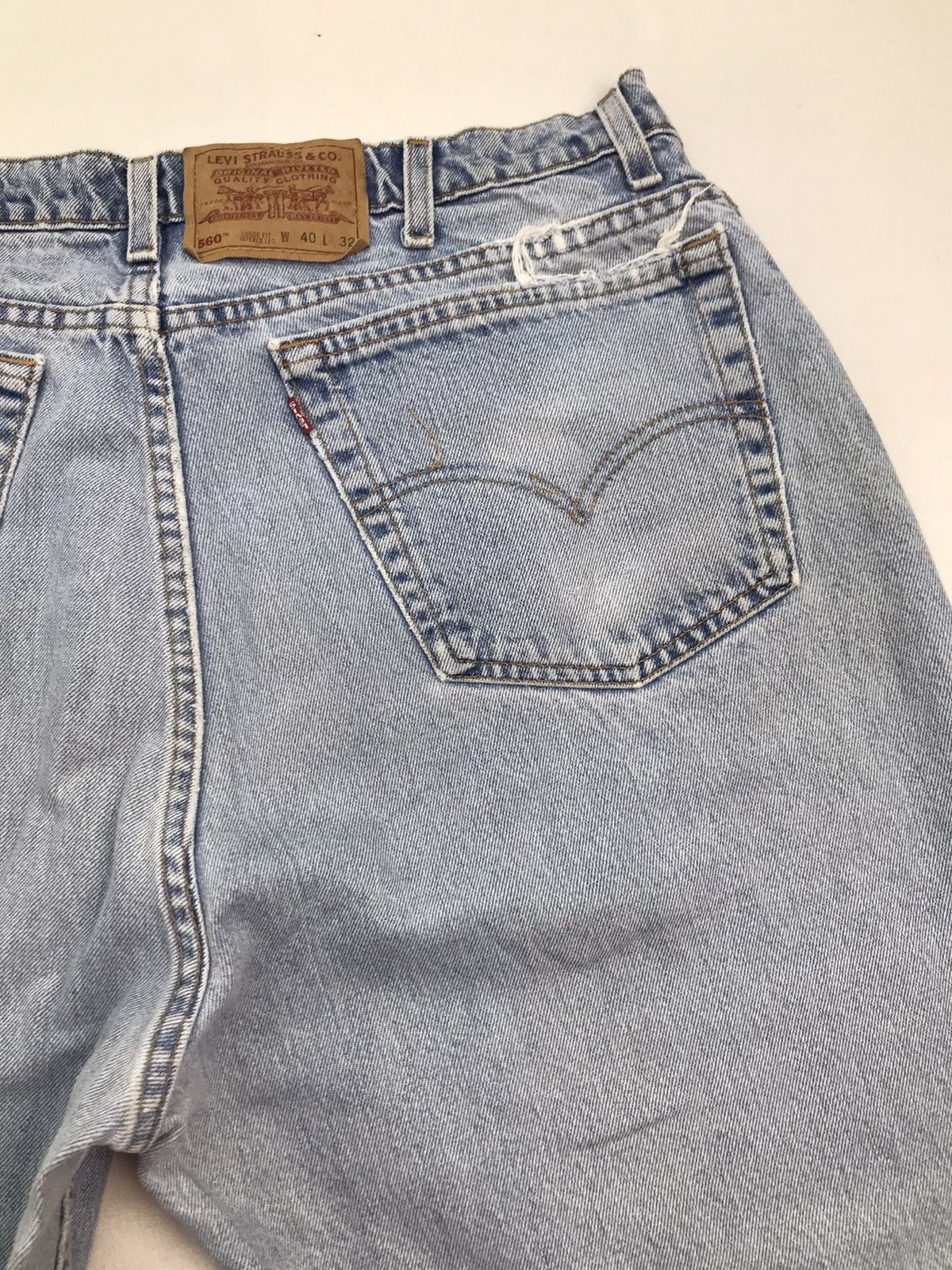 Levi's Vintage Levis 560 loose fit denim pants Size US 37 - 21 Thumbnail