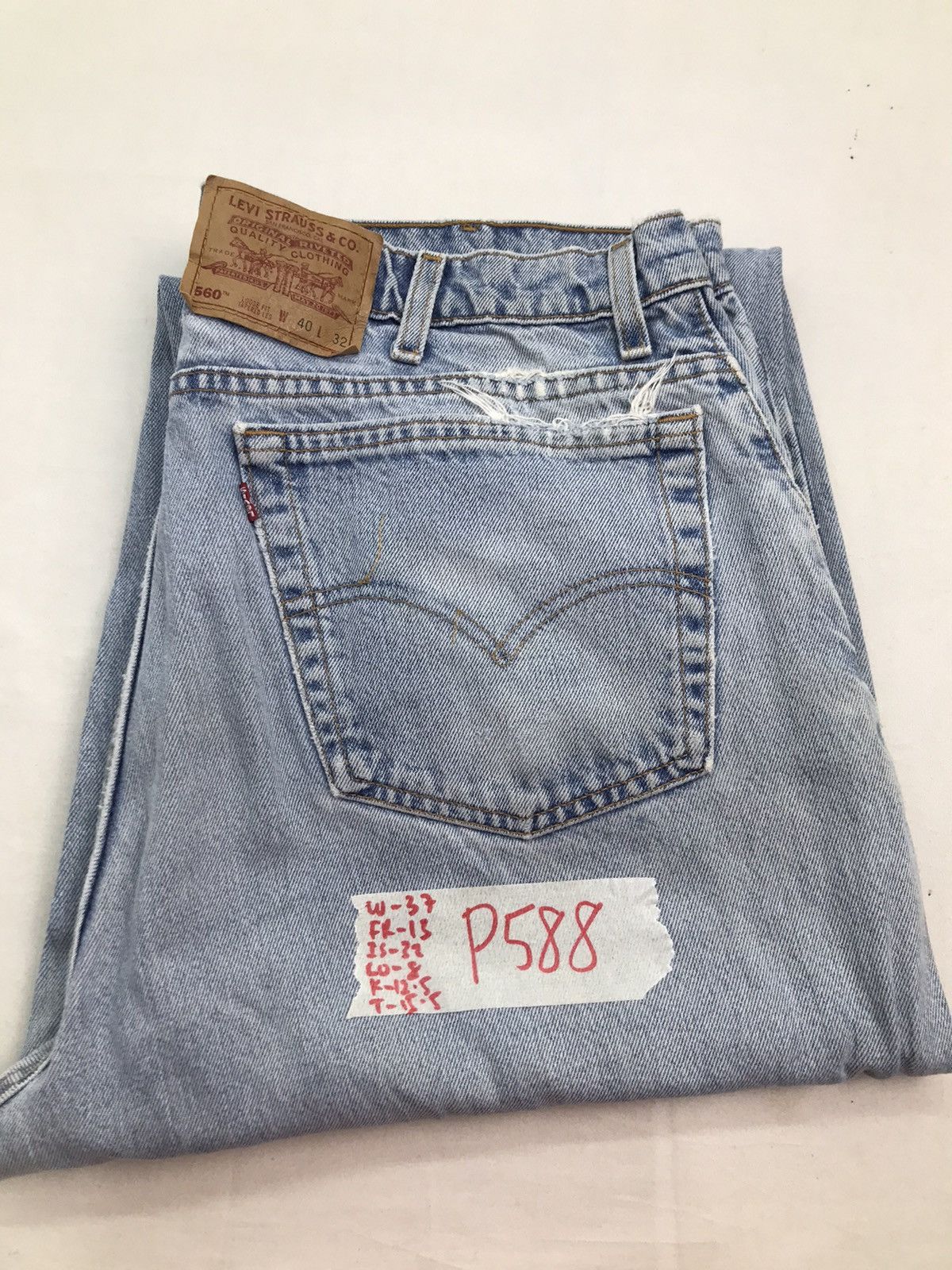 Levi's Vintage Levis 560 loose fit denim pants Size US 37 - 25 Thumbnail