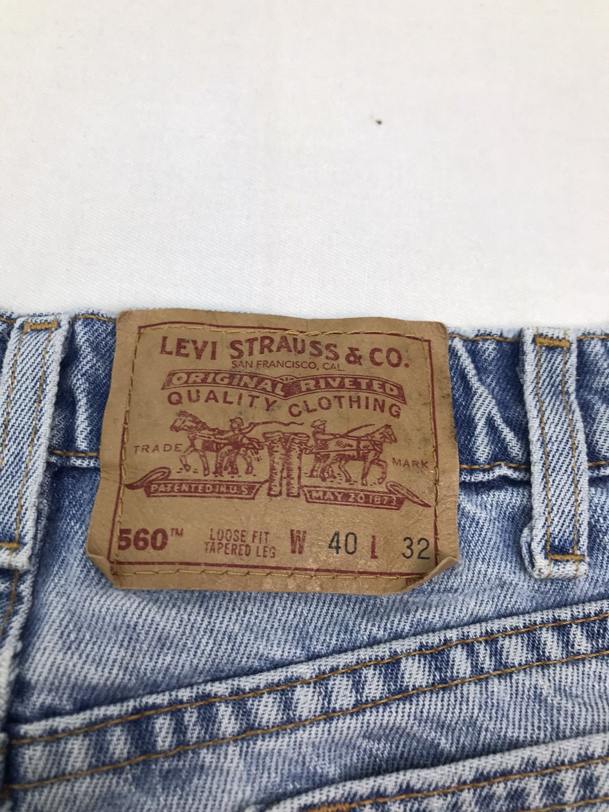 Levi's Vintage Levis 560 loose fit denim pants Size US 37 - 22 Thumbnail