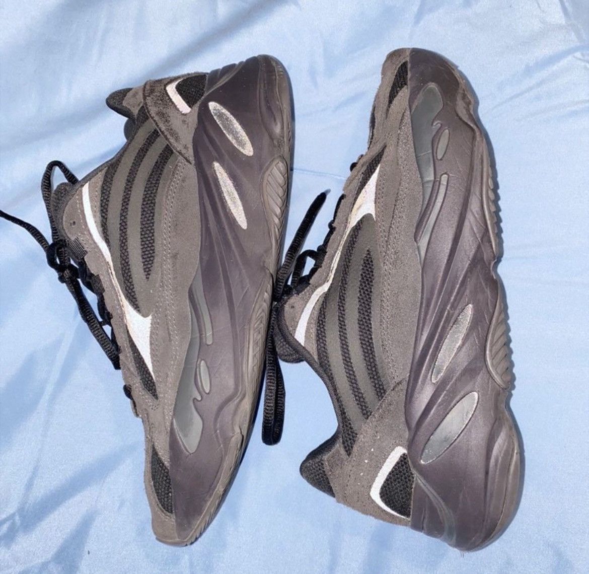 yeezy vanta black 700