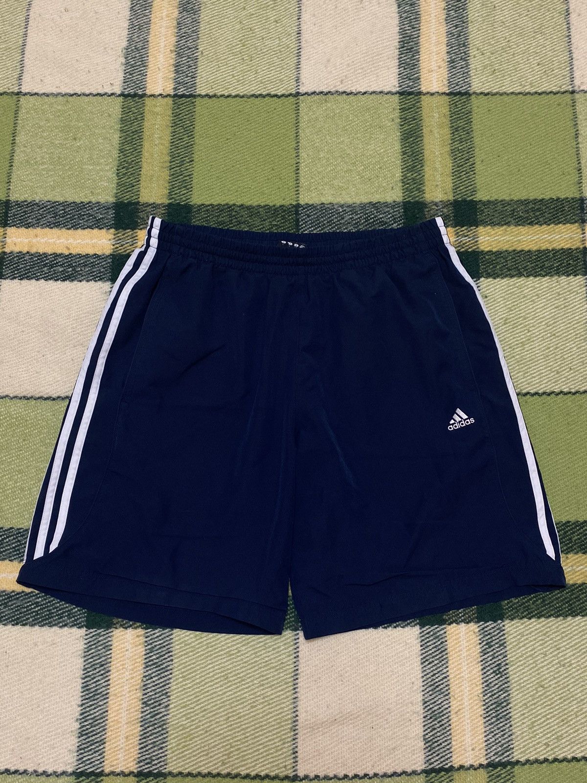 Adidas Vintage Adidas shorts streetwear y2k casual style size L Size US 34 / EU 50 - 1 Thumbnail