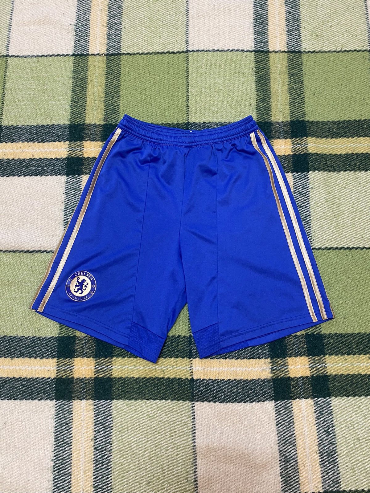 Adidas Vintage Adidas shorts streetwear y2k casual style size S Size US 30 / EU 46 - 2 Thumbnail