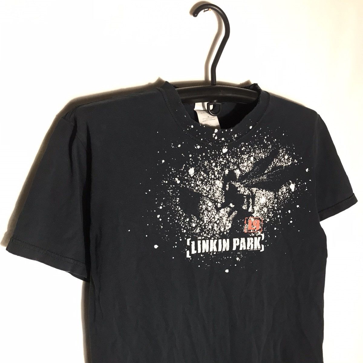 Band Tees Vintage 2004 Linkin Park very rare tee size S Size US S / EU 44-46 / 1 - 3 Thumbnail